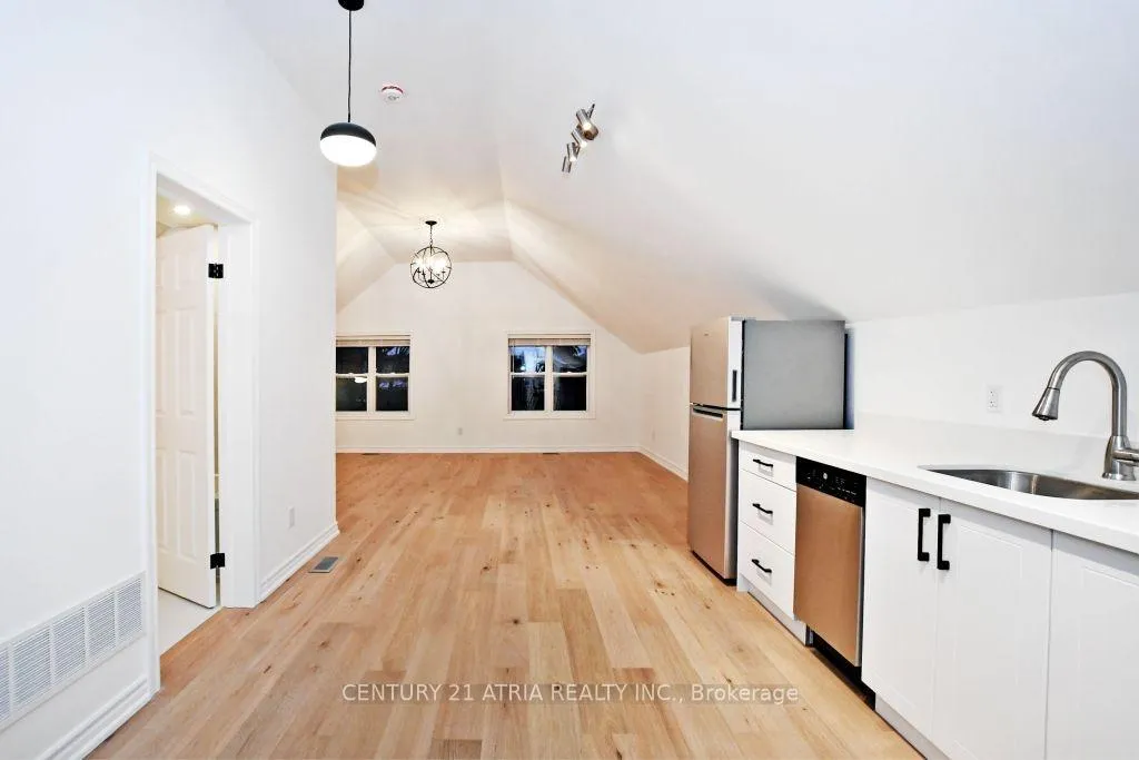 Photo 11 of Unit Upper, 72 Centre Street, Aurora, Aurora Village — HOMEH