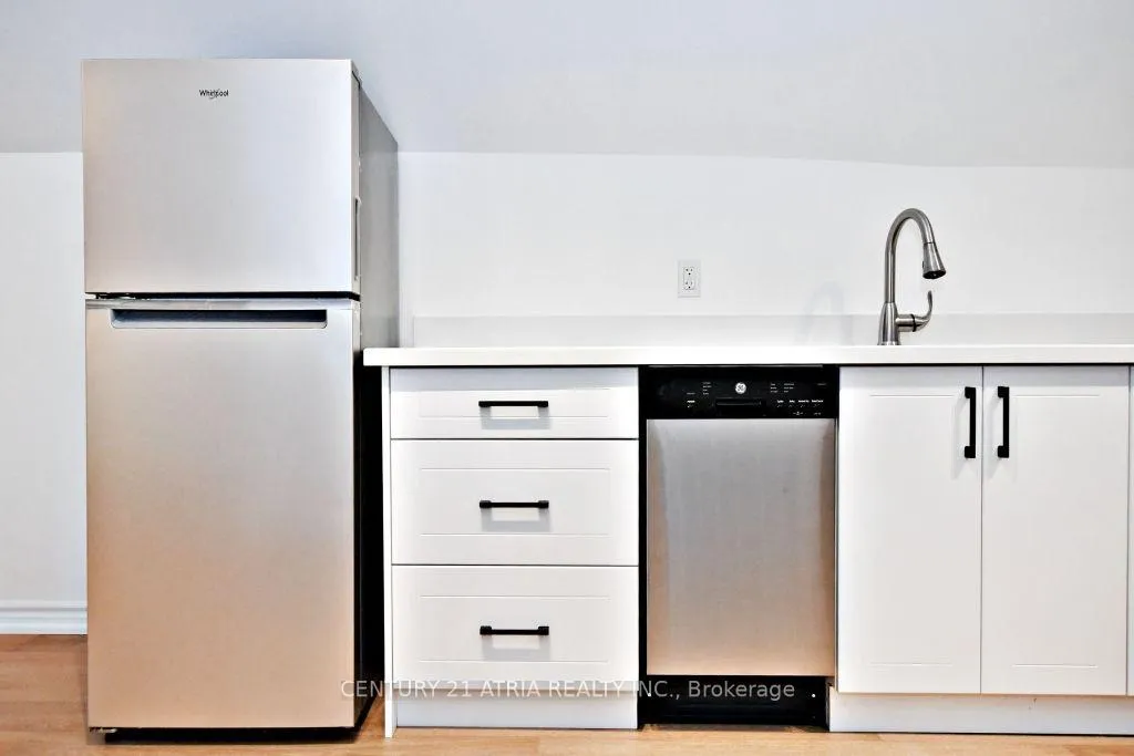 Photo 15 of Unit Upper, 72 Centre Street, Aurora, Aurora Village — HOMEH