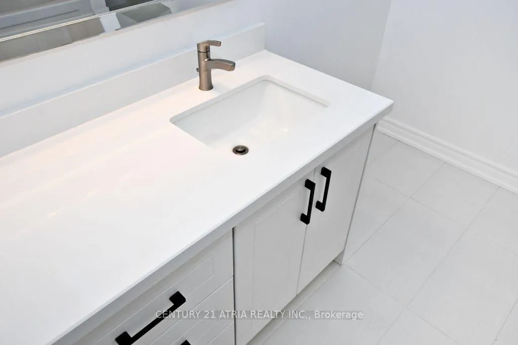 Photo 24 of Unit Upper, 72 Centre Street, Aurora, Aurora Village — HOMEH