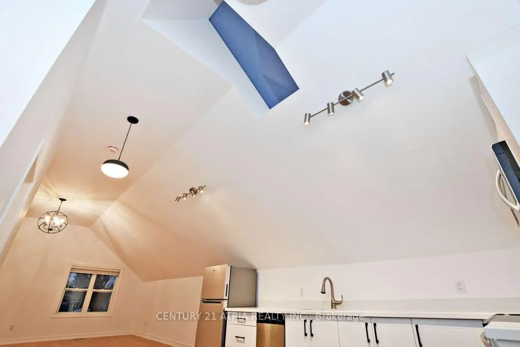 Photo 25 of Unit Upper, 72 Centre Street, Aurora, Aurora Village — HOMEH