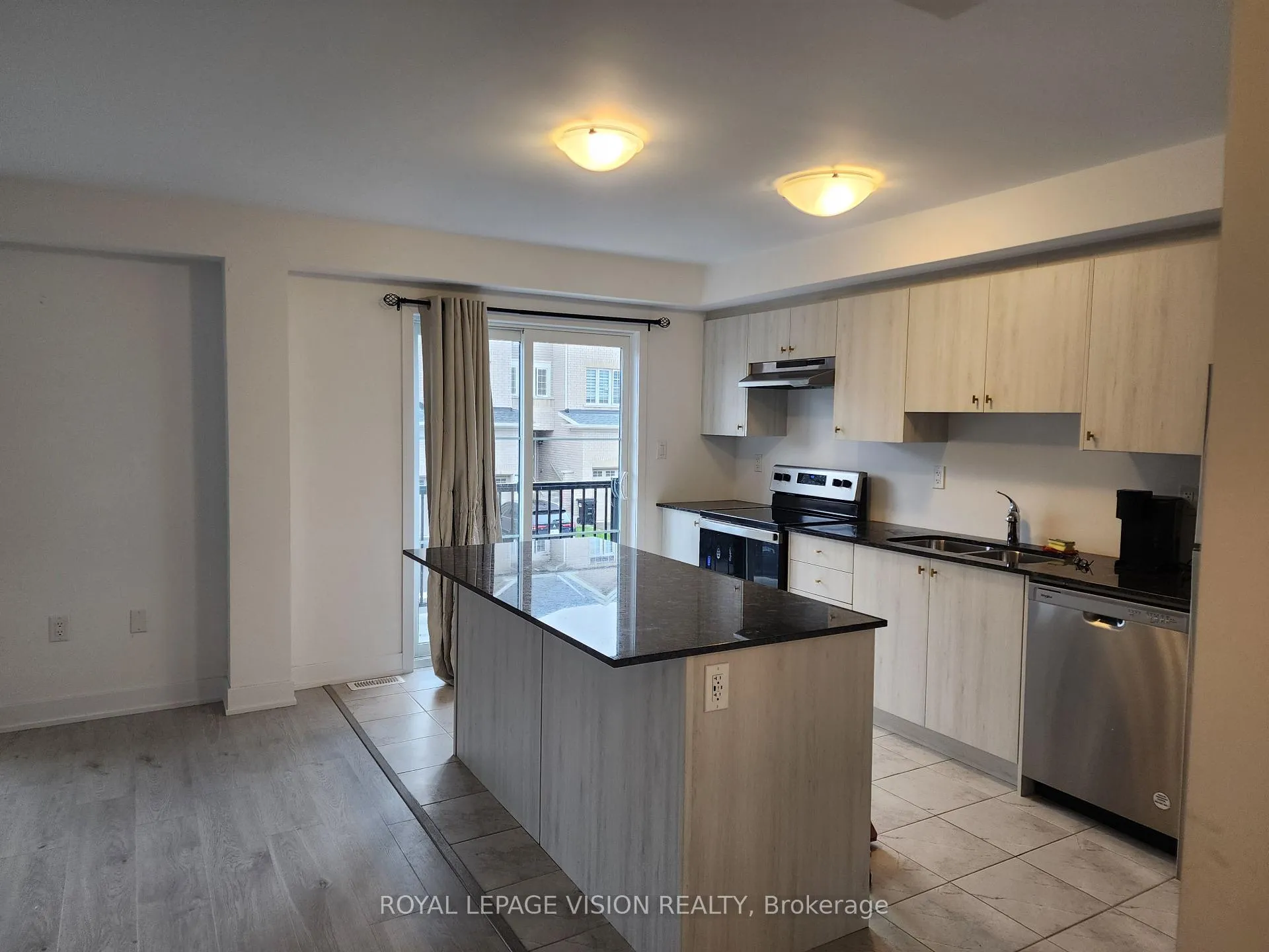 Photo 5 of 27 Wagon Lane, Barrie, Innis-Shore — HOMEH
