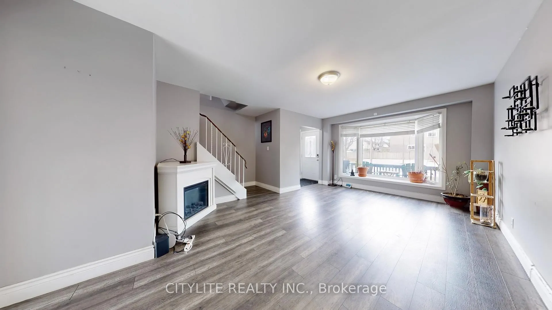 Photo 4 of 556 Lakeview Avenue, Oshawa, Lakeview — HOMEH