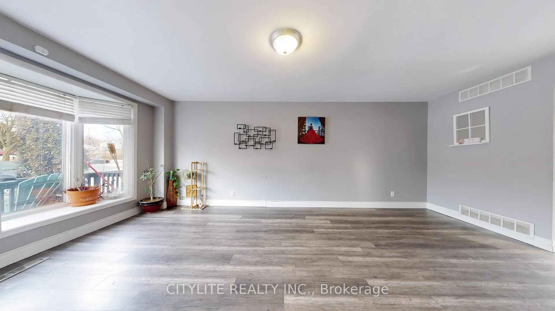 Photo 8 of 556 Lakeview Avenue, Oshawa, Lakeview — HOMEH