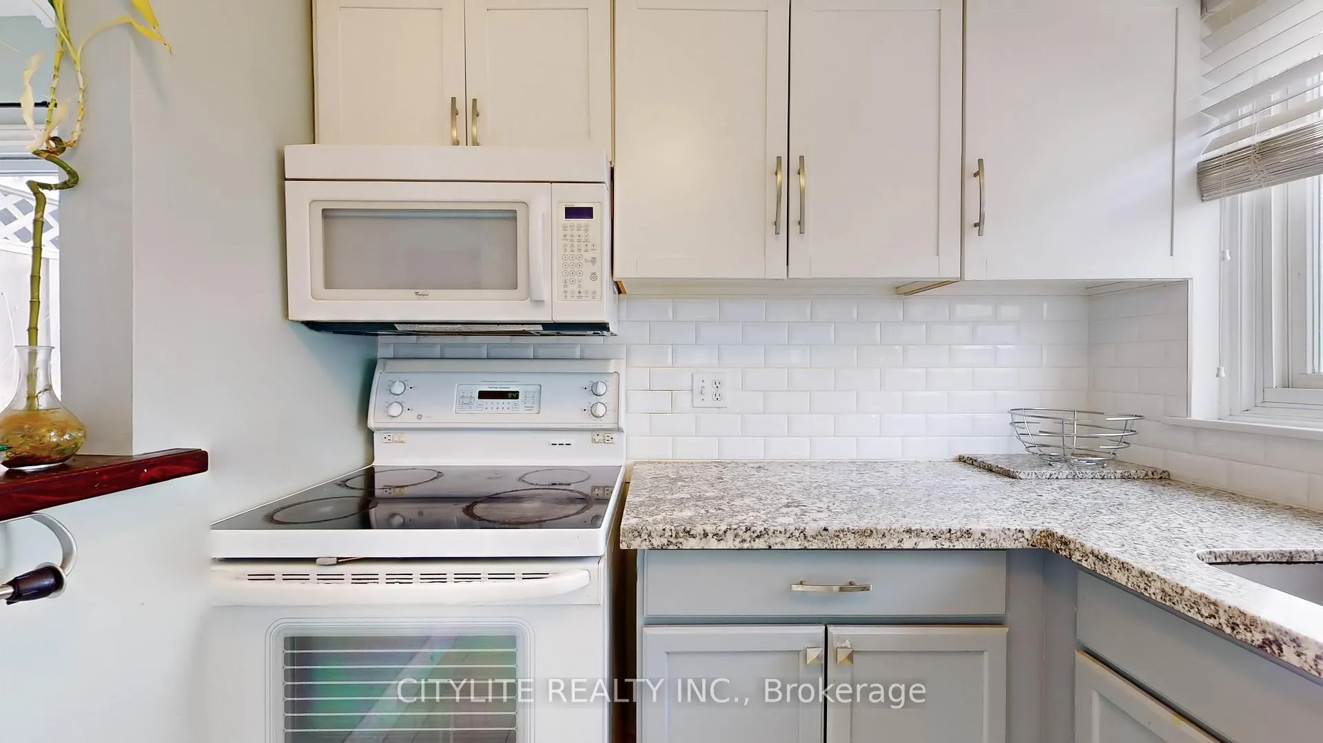 Photo 20 of 556 Lakeview Avenue, Oshawa, Lakeview — HOMEH