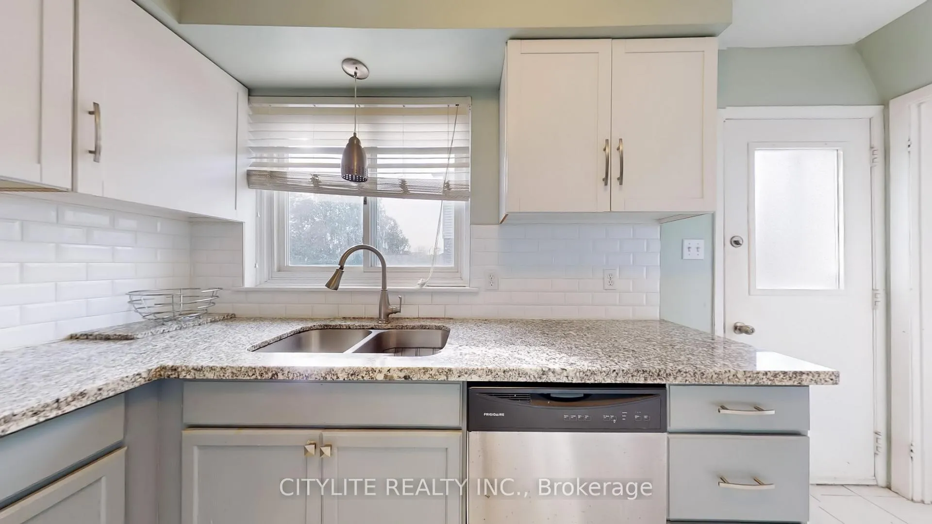 Photo 21 of 556 Lakeview Avenue, Oshawa, Lakeview — HOMEH