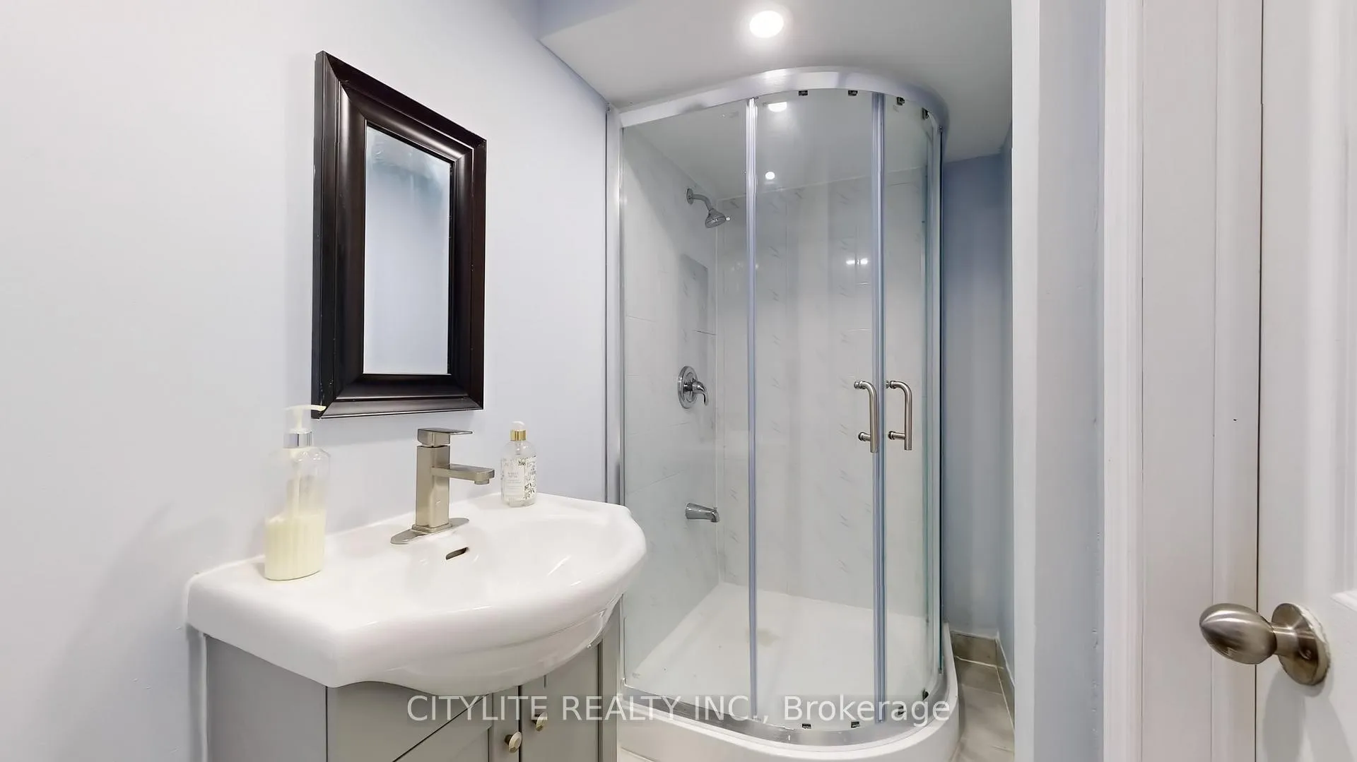 Photo 36 of 556 Lakeview Avenue, Oshawa, Lakeview — HOMEH