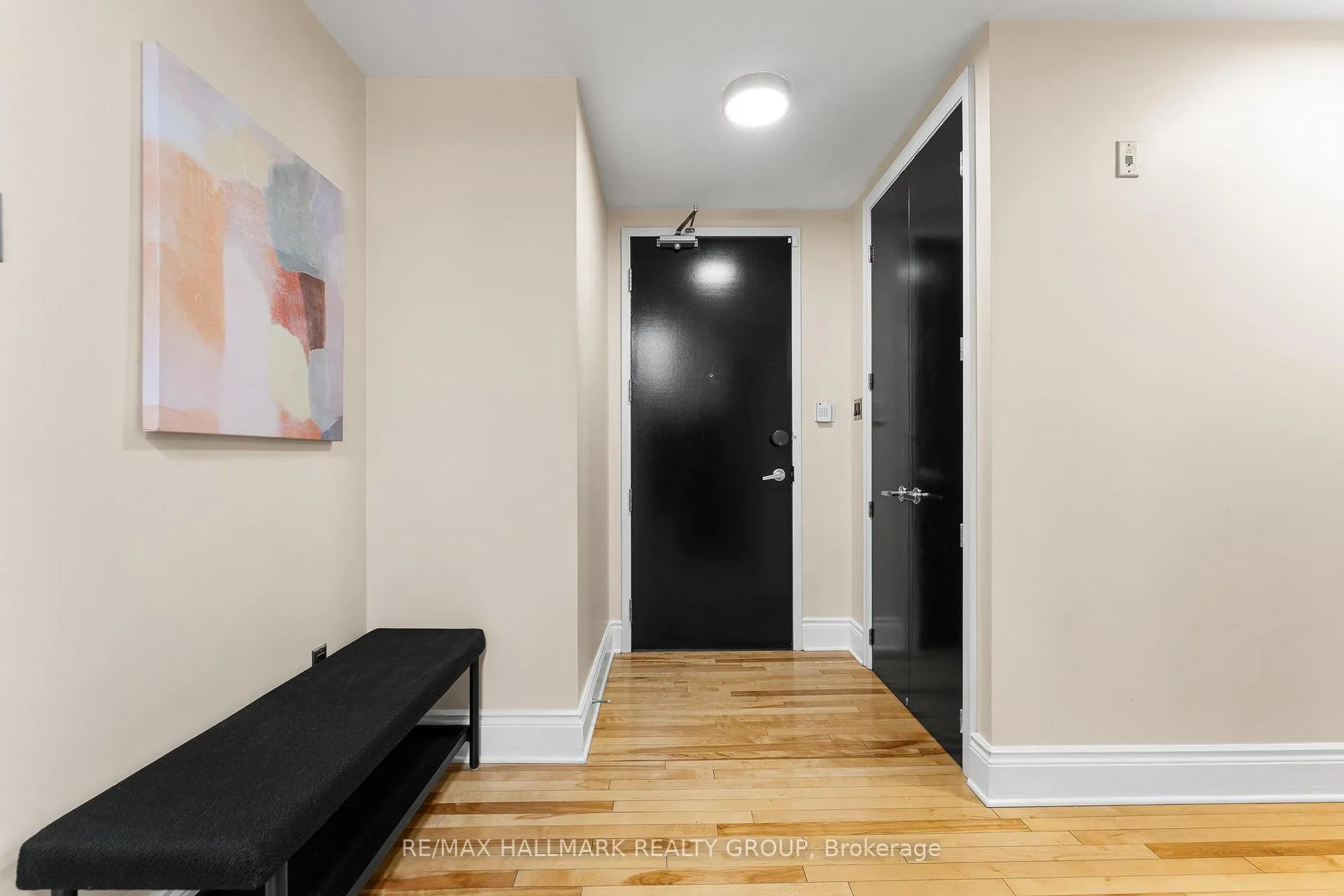 Photo 3 of Unit 401, 374 Cooper Street, Ottawa, Ottawa Centre — HOMEH