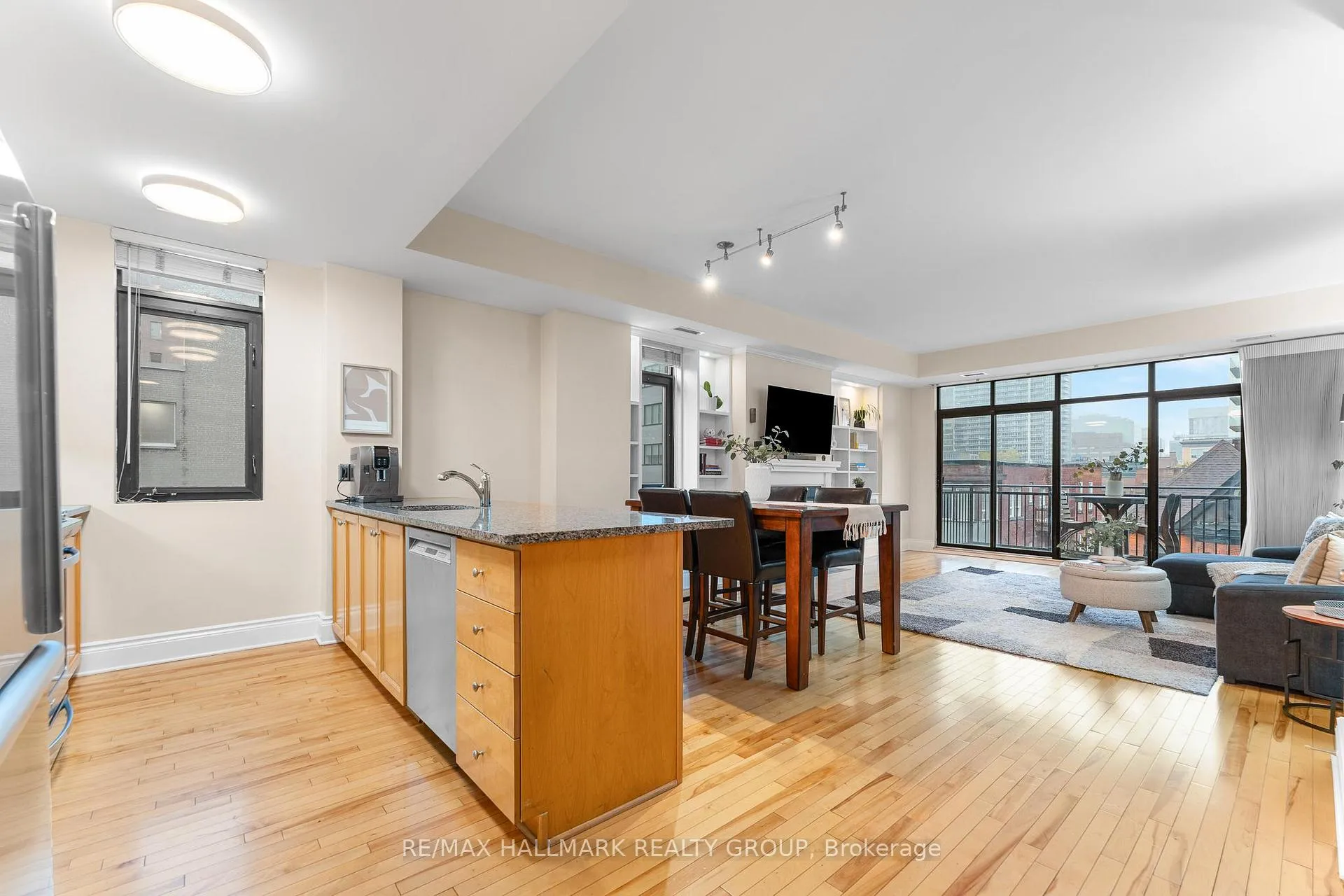 Photo 4 of Unit 401, 374 Cooper Street, Ottawa, Ottawa Centre — HOMEH