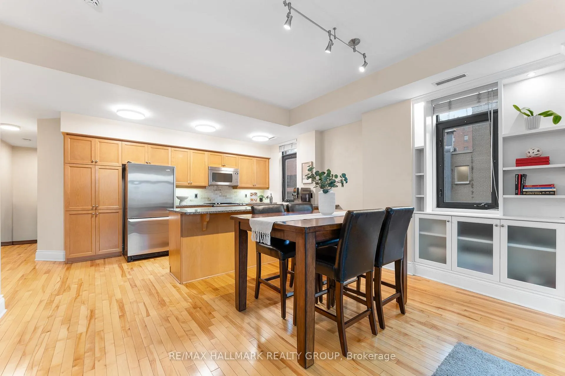 Photo 5 of Unit 401, 374 Cooper Street, Ottawa, Ottawa Centre — HOMEH