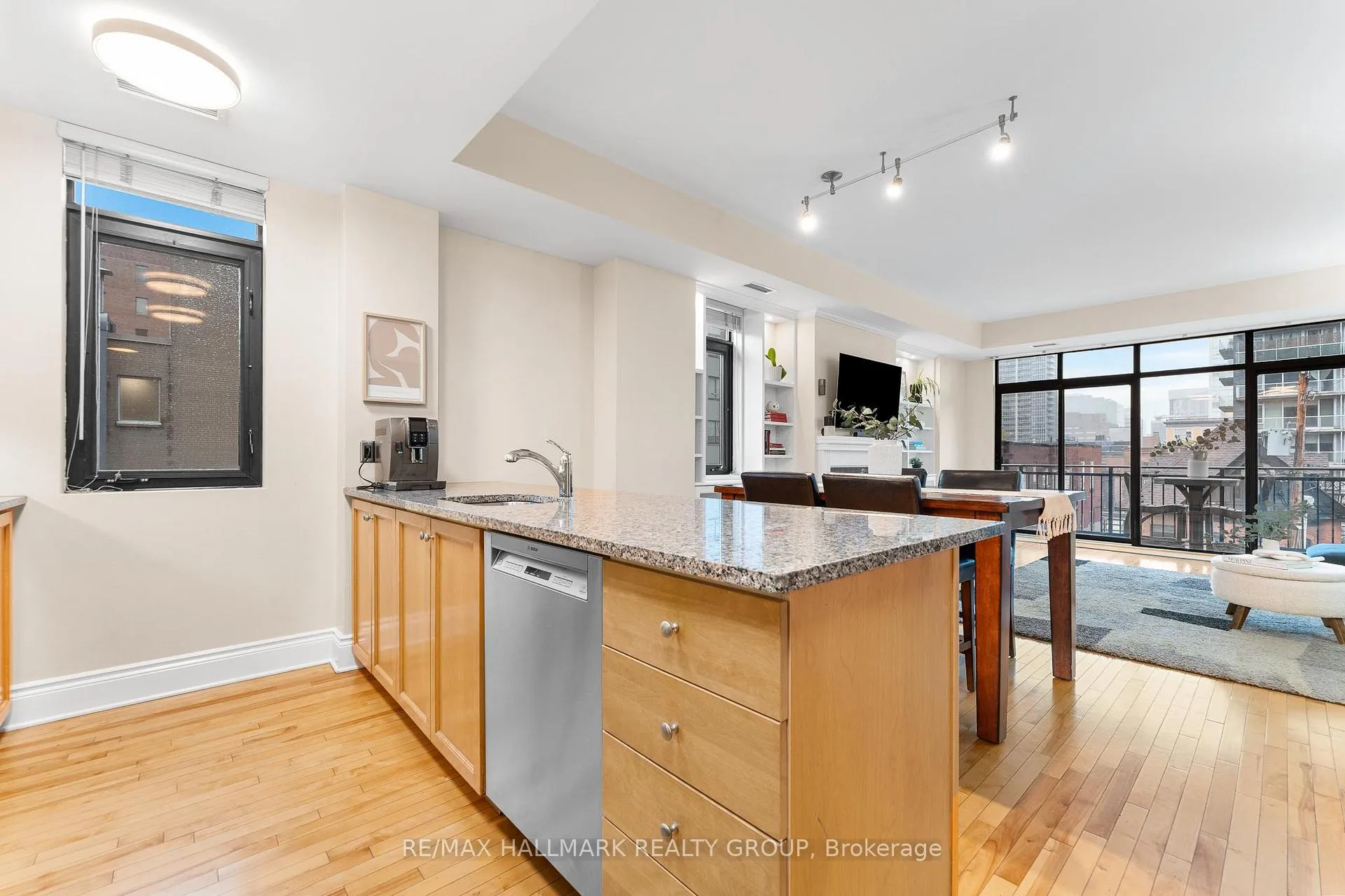 Photo 7 of Unit 401, 374 Cooper Street, Ottawa, Ottawa Centre — HOMEH