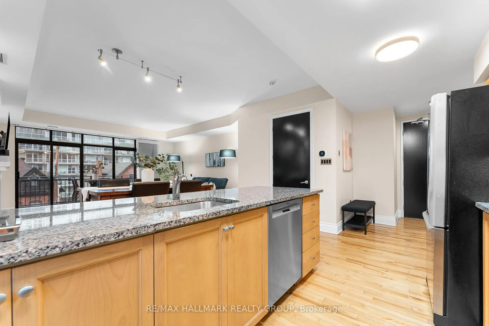 Photo 8 of Unit 401, 374 Cooper Street, Ottawa, Ottawa Centre — HOMEH