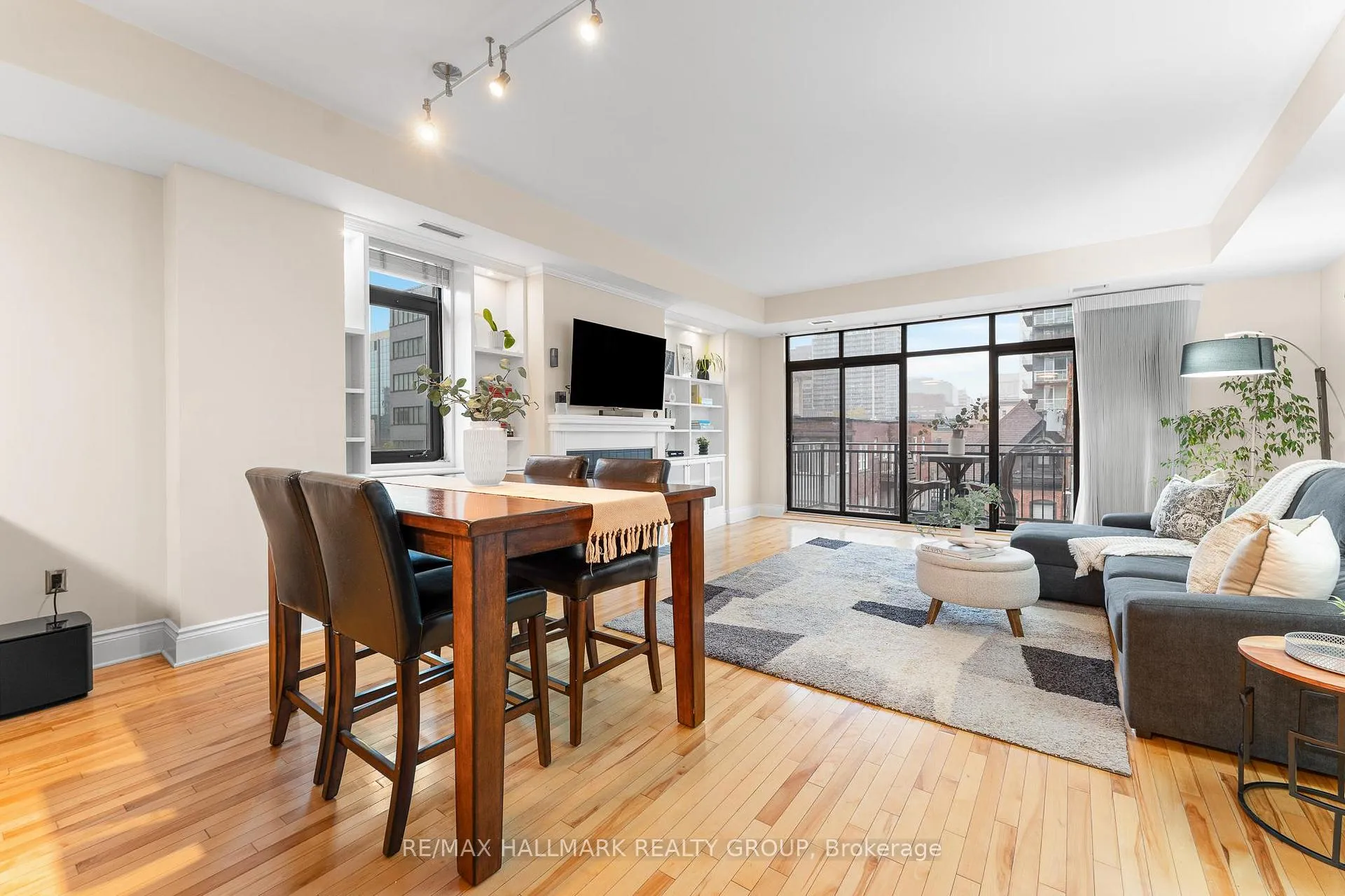 Photo 9 of Unit 401, 374 Cooper Street, Ottawa, Ottawa Centre — HOMEH