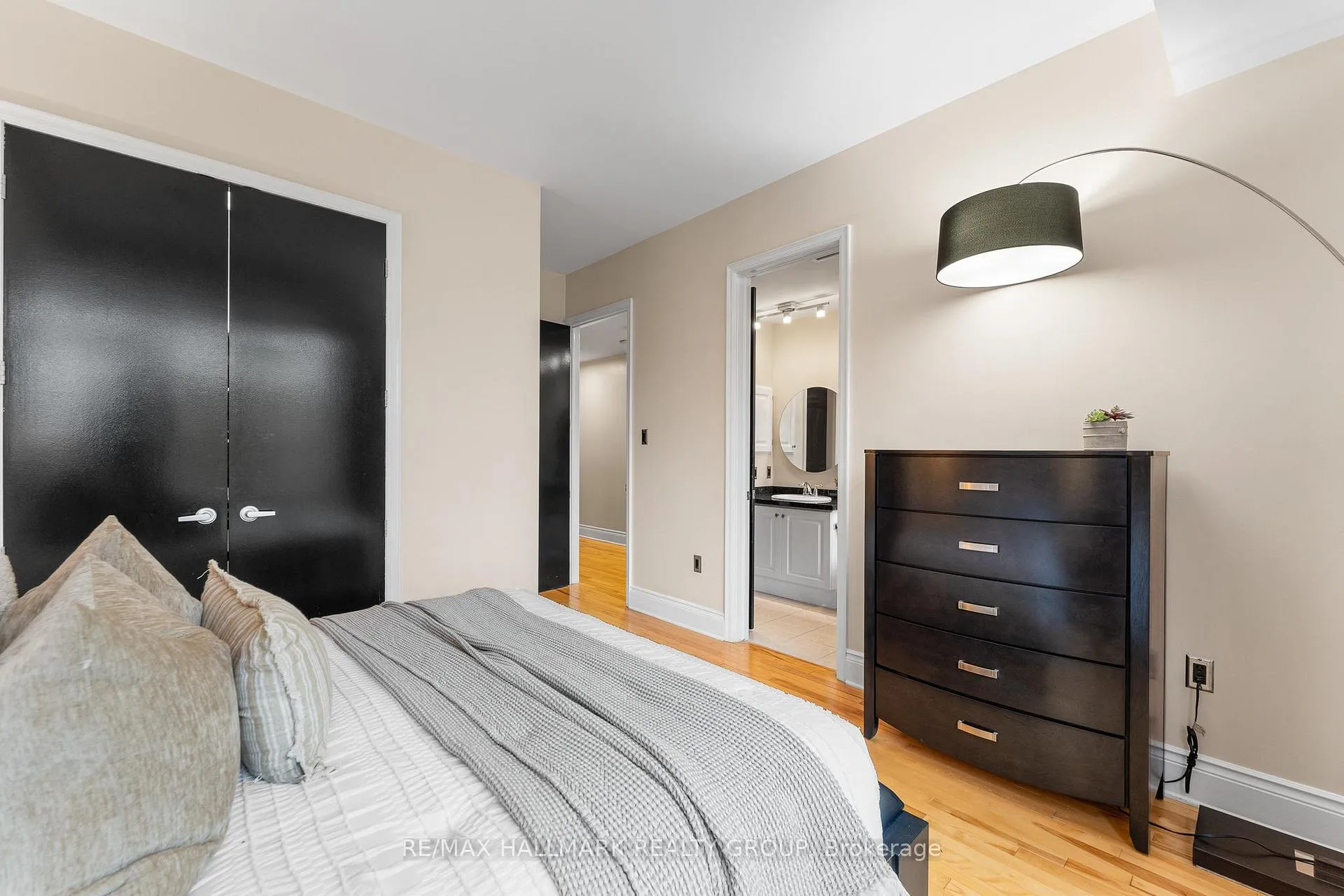 Photo 15 of Unit 401, 374 Cooper Street, Ottawa, Ottawa Centre — HOMEH