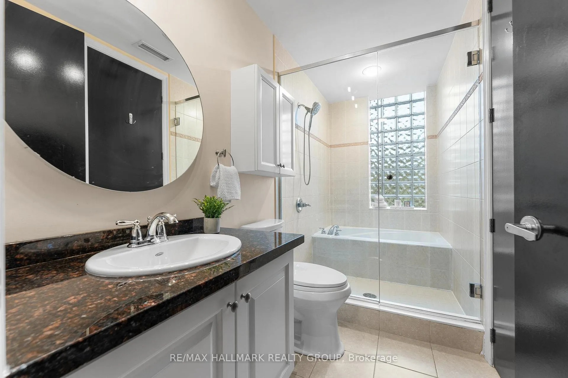 Photo 16 of Unit 401, 374 Cooper Street, Ottawa, Ottawa Centre — HOMEH