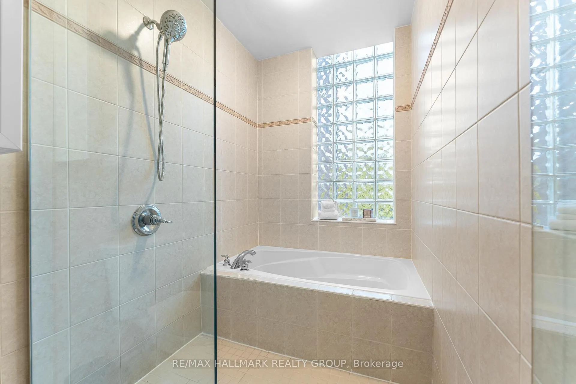 Photo 17 of Unit 401, 374 Cooper Street, Ottawa, Ottawa Centre — HOMEH