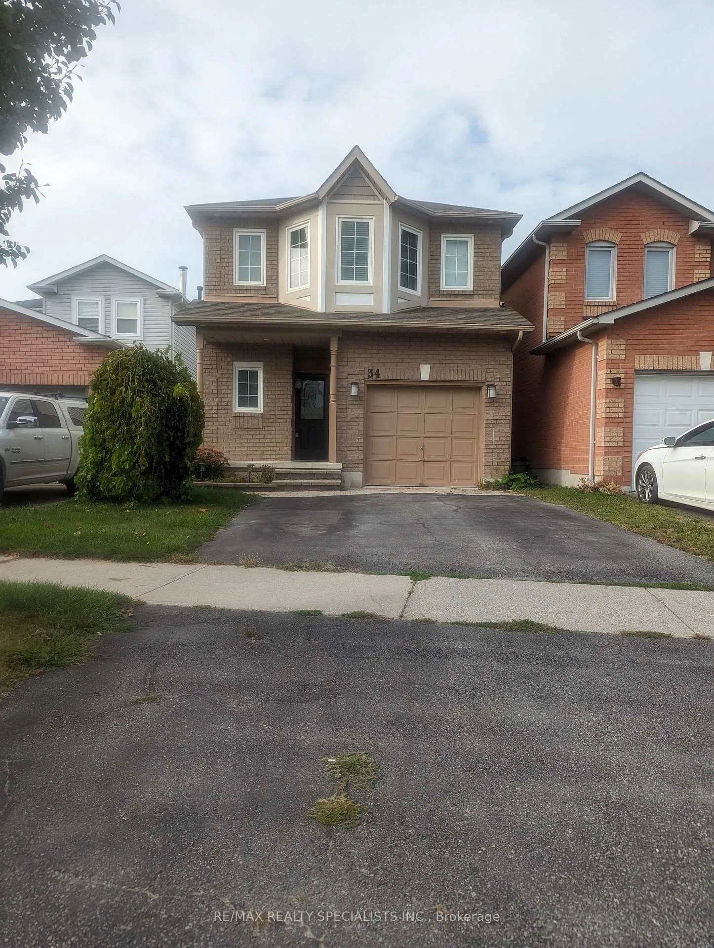 Photo 2 of 34 Flaxman Avenue, Clarington, Bowmanville — HOMEH