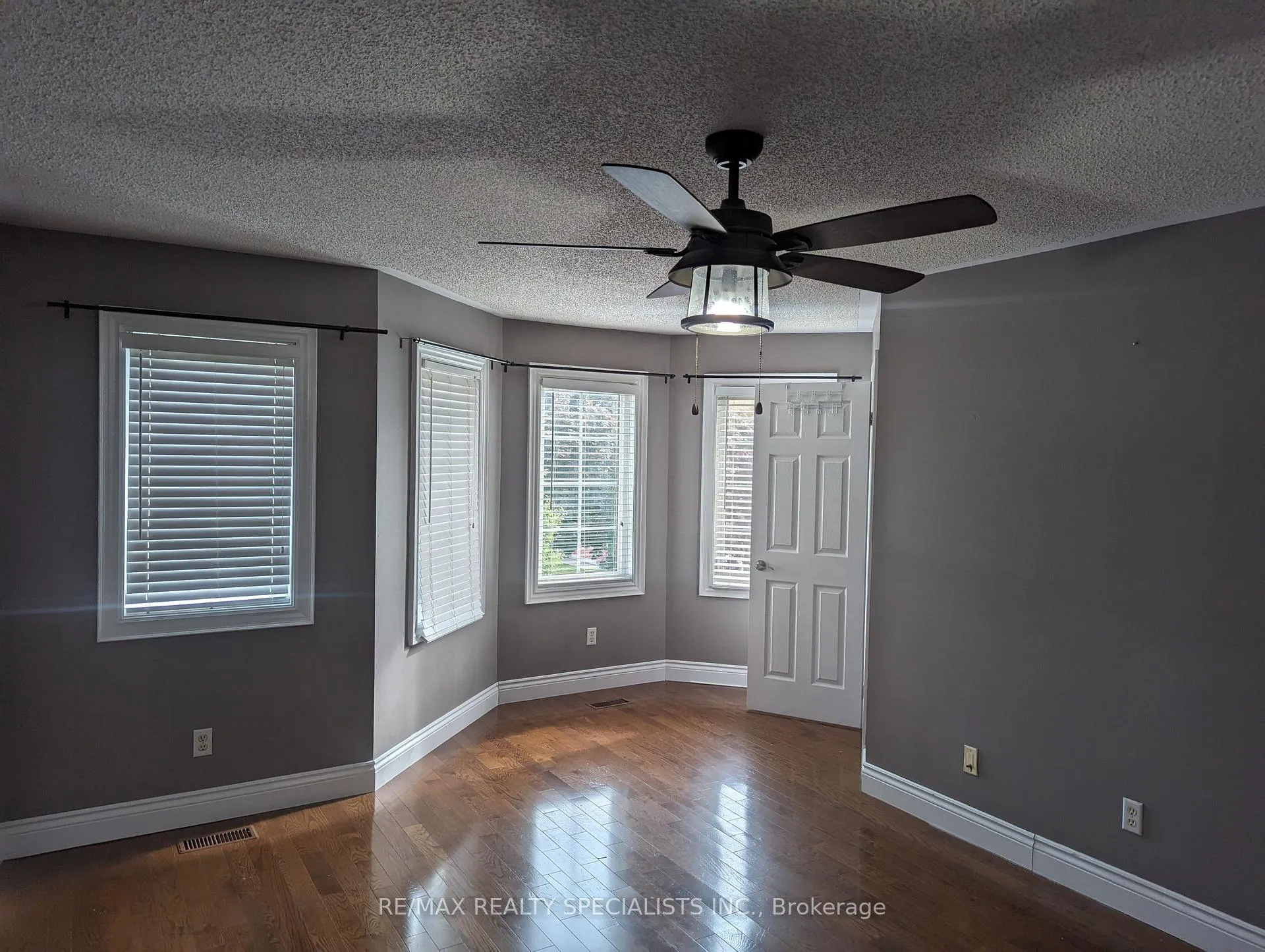 Photo 3 of 34 Flaxman Avenue, Clarington, Bowmanville — HOMEH