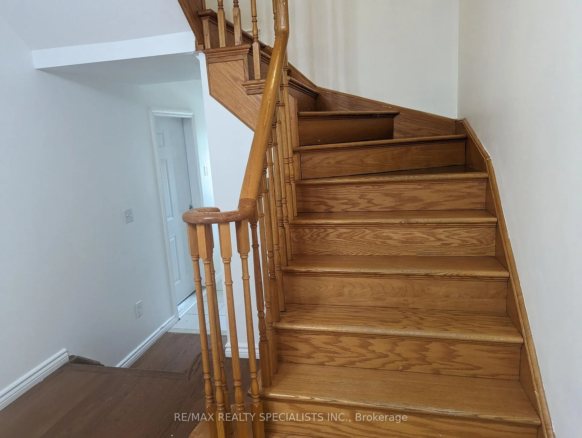Photo 12 of 34 Flaxman Avenue, Clarington, Bowmanville — HOMEH