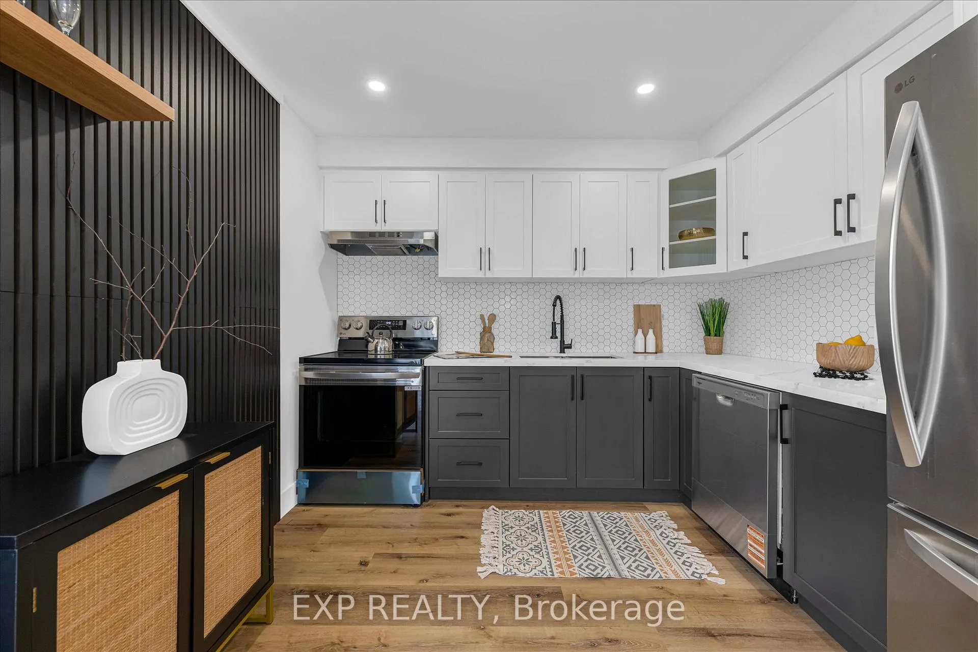 Photo 2 of Unit 10, 1255 Upper Gage Avenue, Hamilton, Quinndale — HOMEH