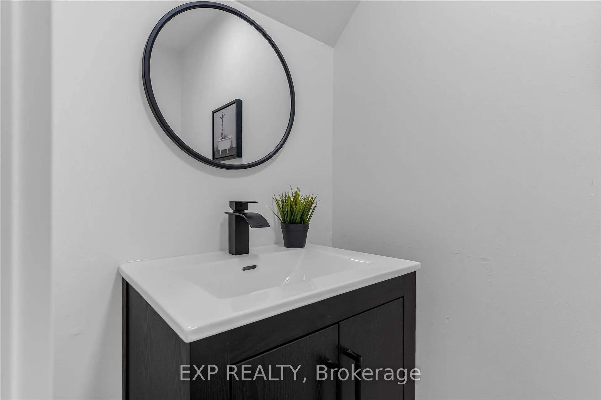 Photo 17 of Unit 10, 1255 Upper Gage Avenue, Hamilton, Quinndale — HOMEH
