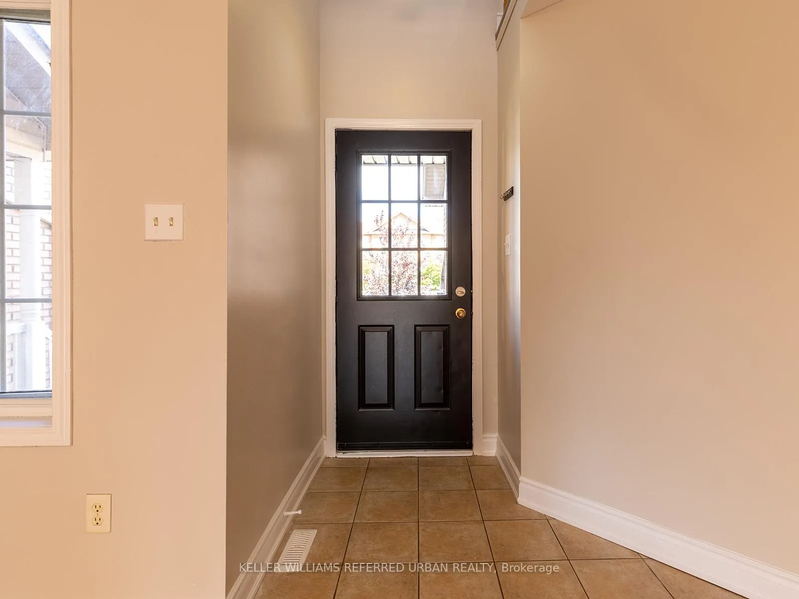 Photo 3 of 10 Coleman Drive, Barrie, Edgehill Drive — HOMEH