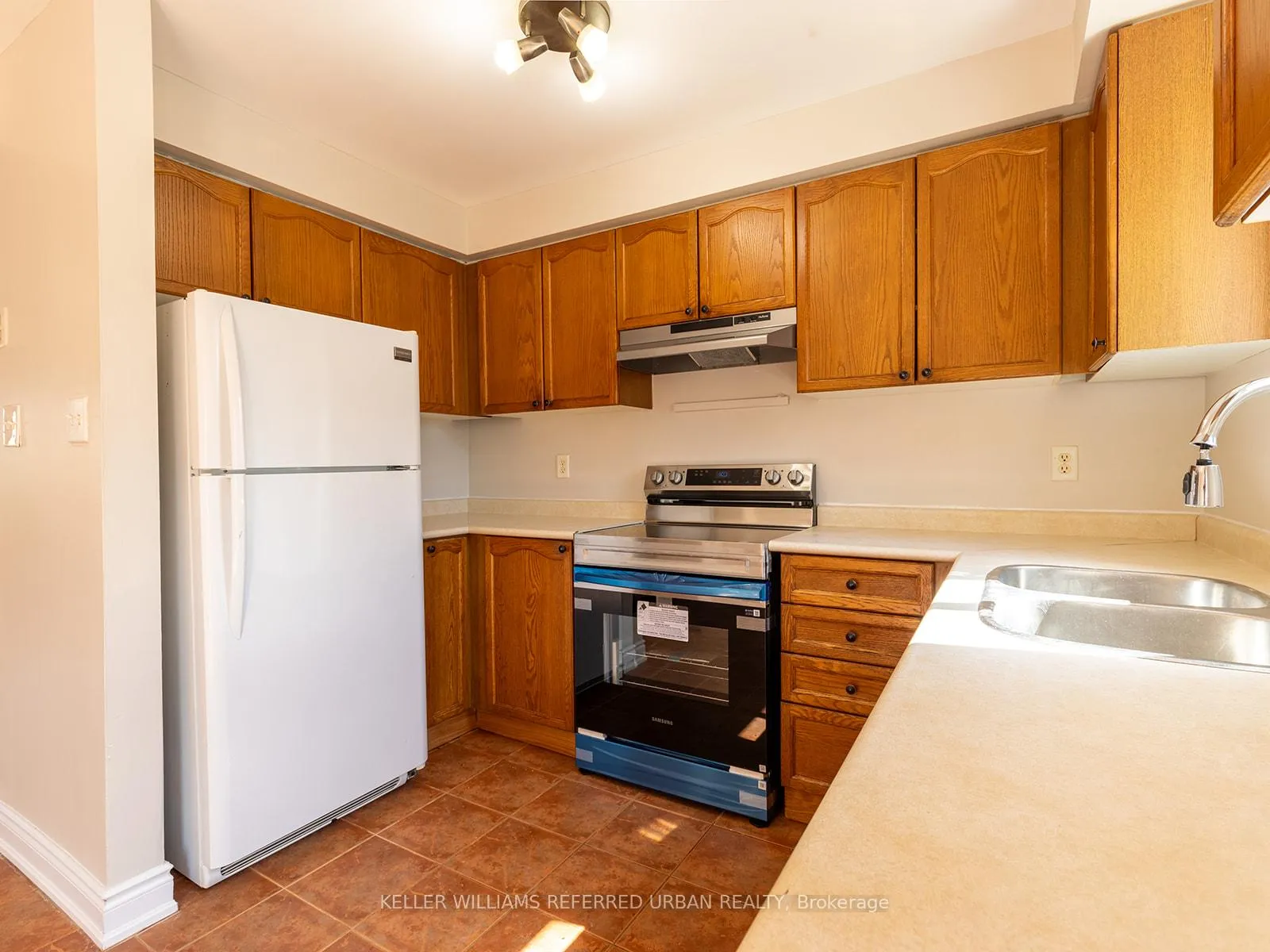 Photo 11 of 10 Coleman Drive, Barrie, Edgehill Drive — HOMEH