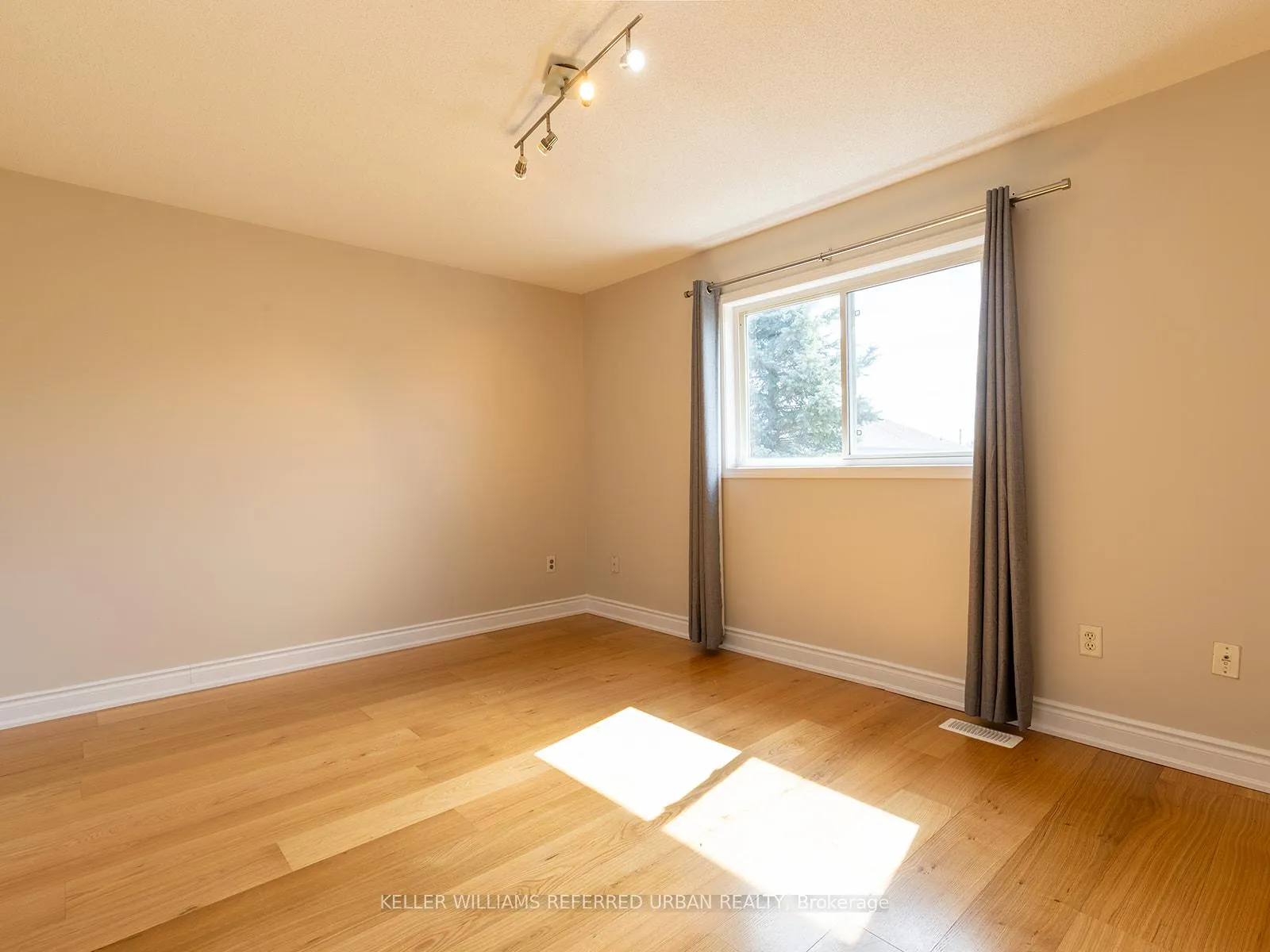 Photo 22 of 10 Coleman Drive, Barrie, Edgehill Drive — HOMEH