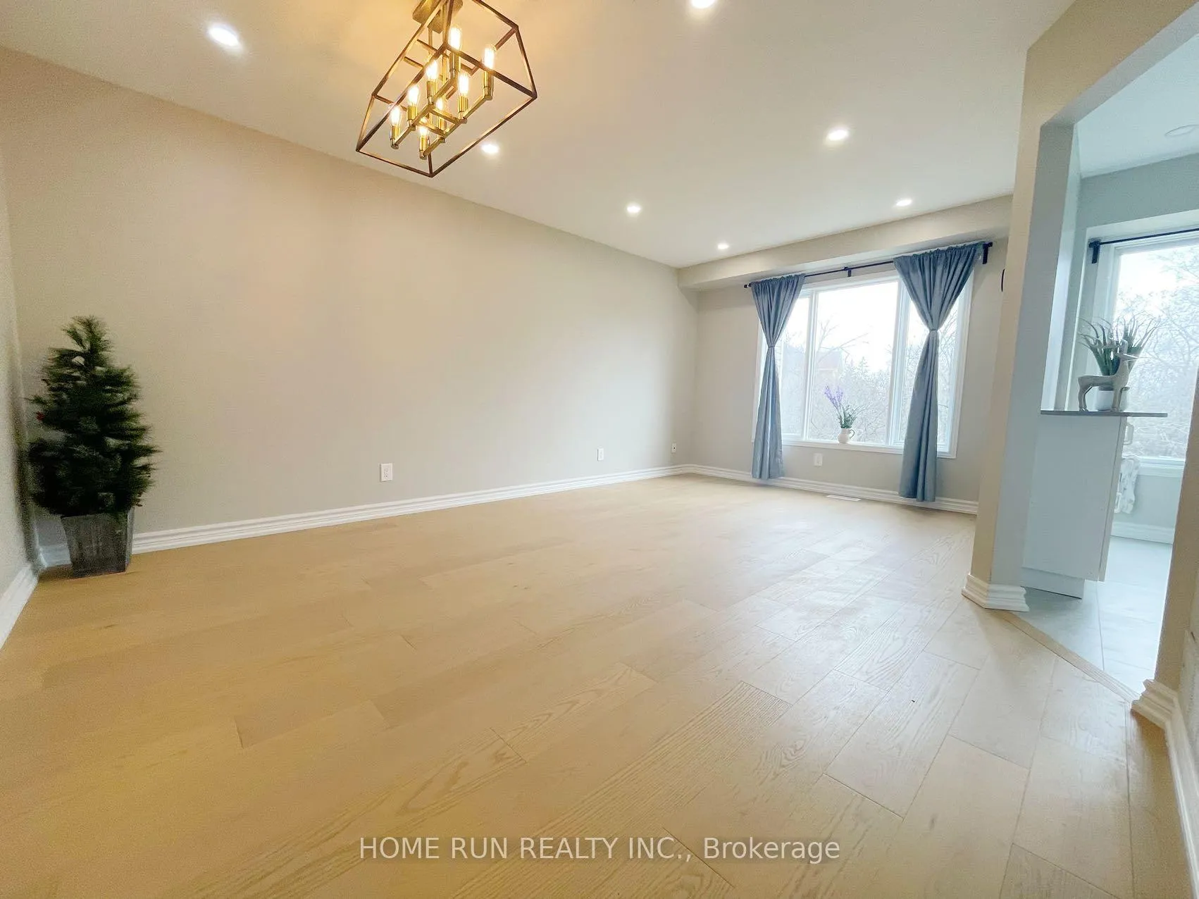 Photo 3 of 63 Banchory Crescent, Ottawa, Kanata - Morgan's Grant/South March — HOMEH