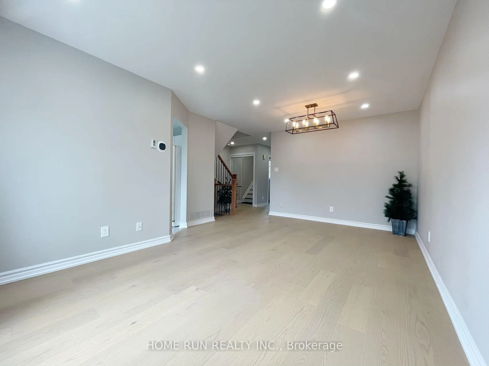 Photo 4 of 63 Banchory Crescent, Ottawa, Kanata - Morgan's Grant/South March — HOMEH