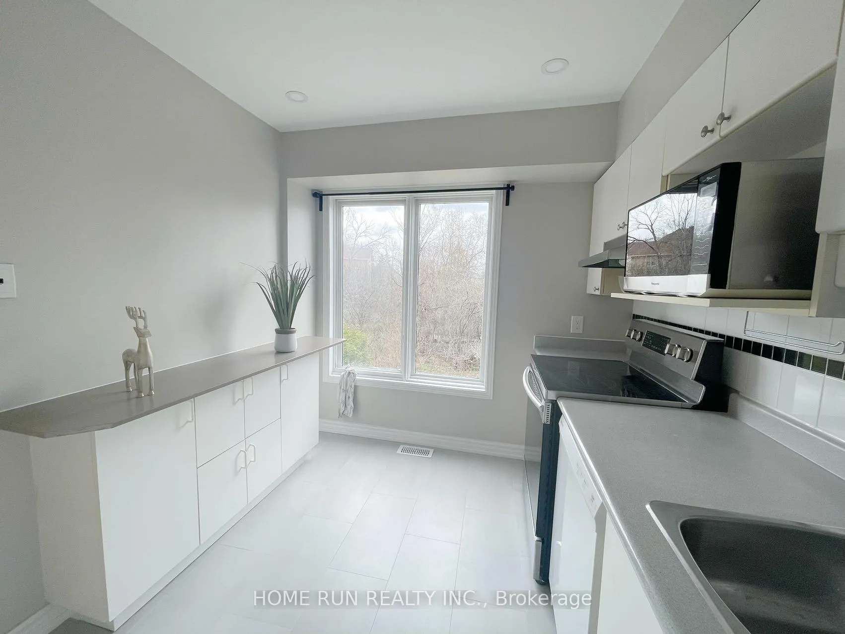 Photo 5 of 63 Banchory Crescent, Ottawa, Kanata - Morgan's Grant/South March — HOMEH