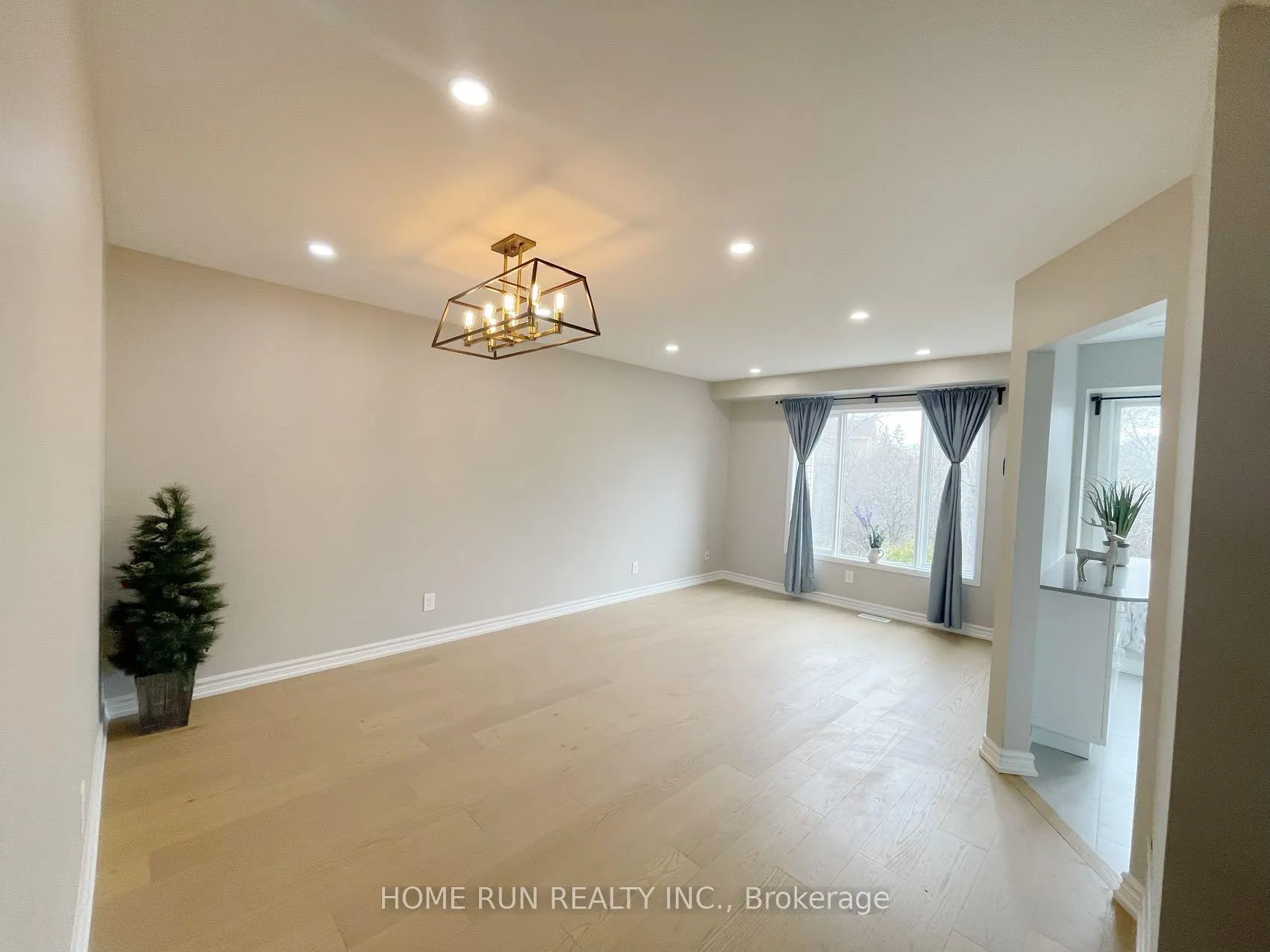 Photo 6 of 63 Banchory Crescent, Ottawa, Kanata - Morgan's Grant/South March — HOMEH