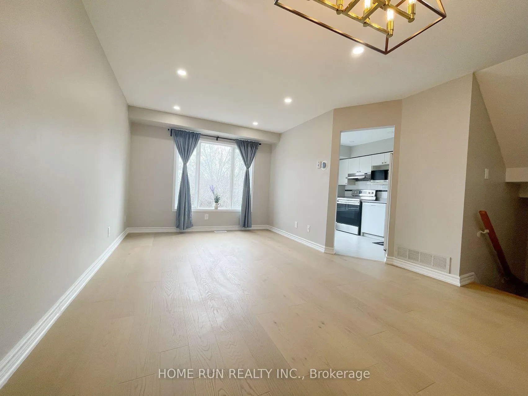 Photo 7 of 63 Banchory Crescent, Ottawa, Kanata - Morgan's Grant/South March — HOMEH