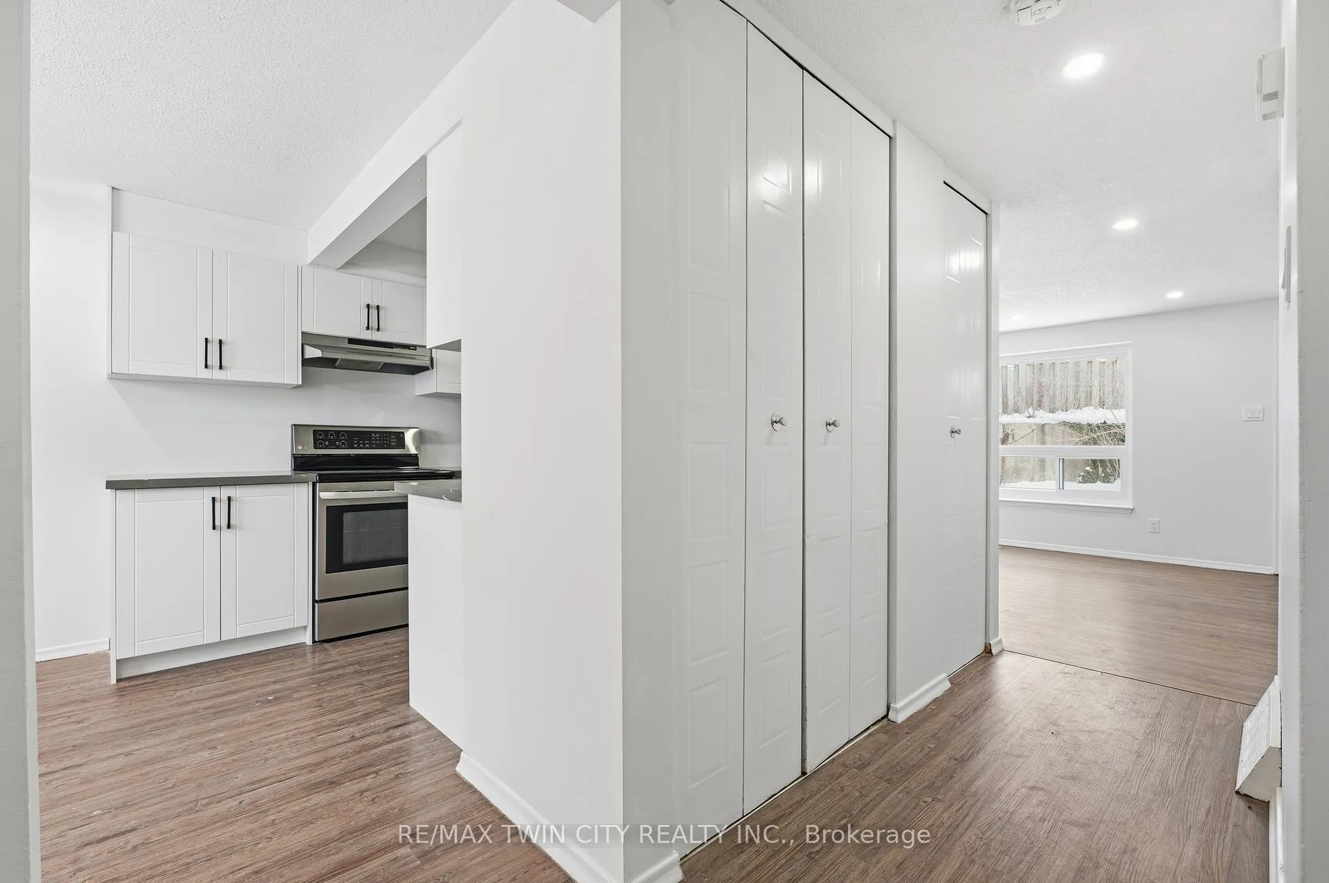 Photo 5 of Unit 9, 280 Thaler Avenue, Kitchener — HOMEH