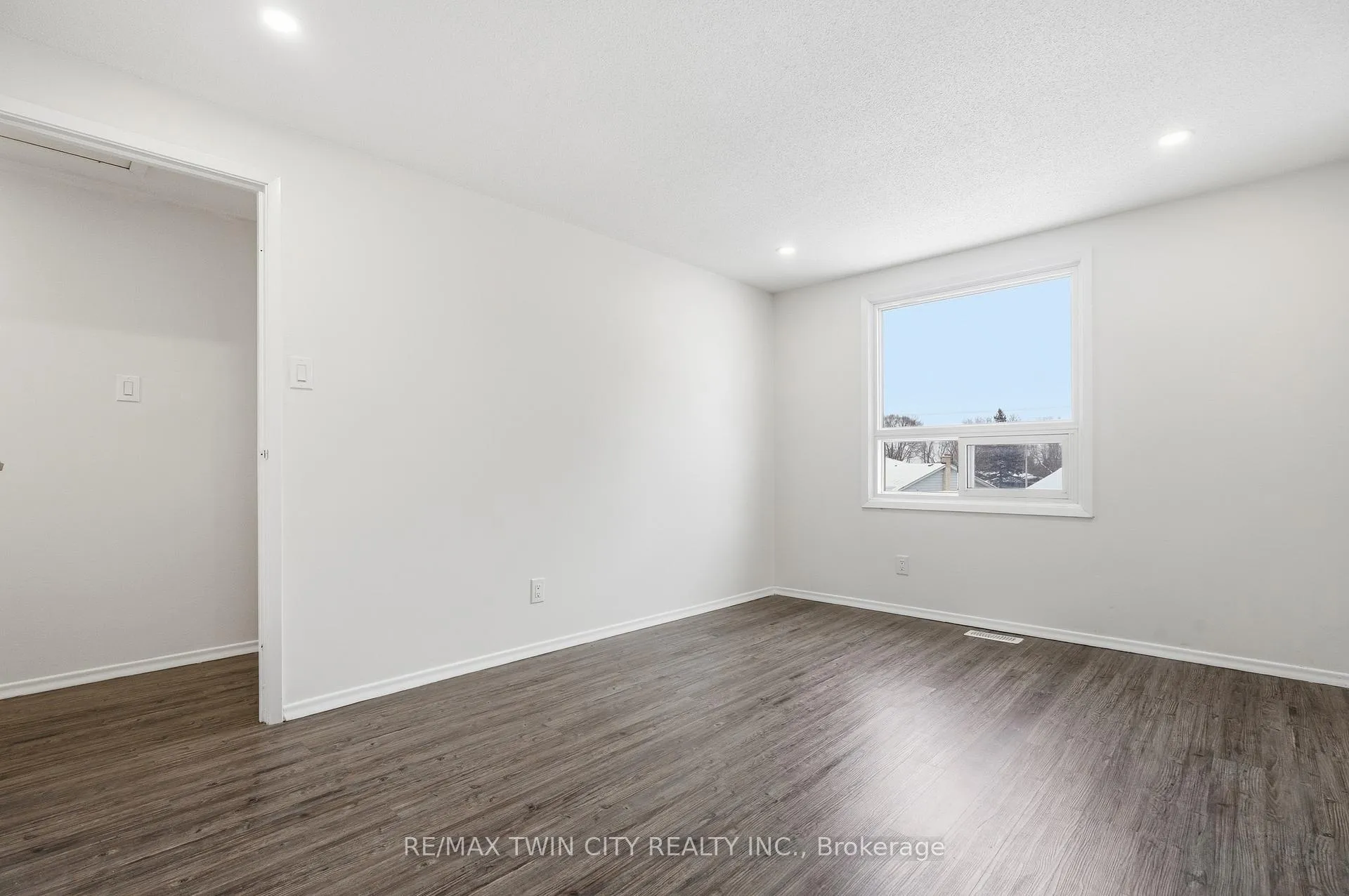 Photo 21 of Unit 9, 280 Thaler Avenue, Kitchener — HOMEH