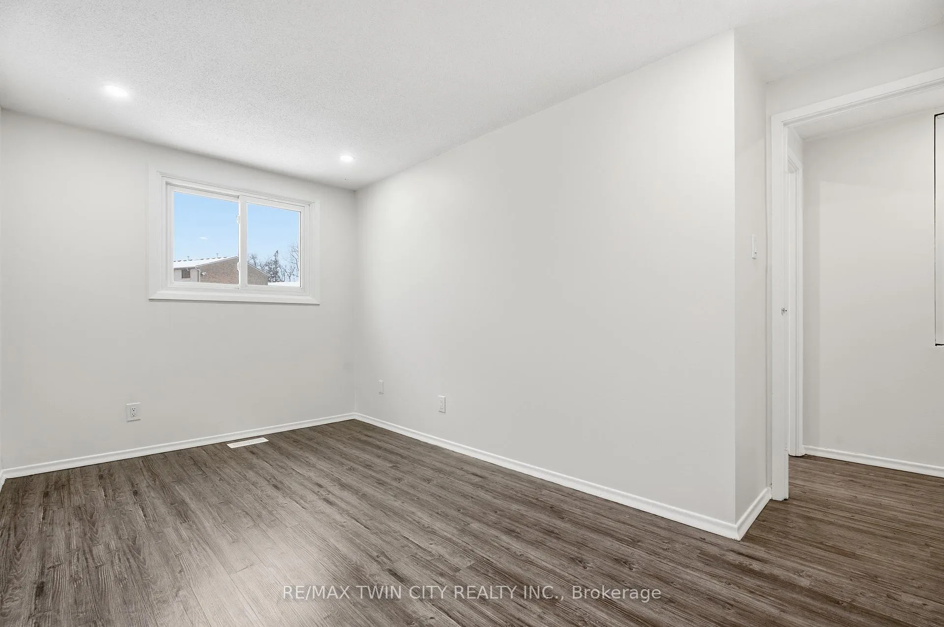 Photo 25 of Unit 9, 280 Thaler Avenue, Kitchener — HOMEH
