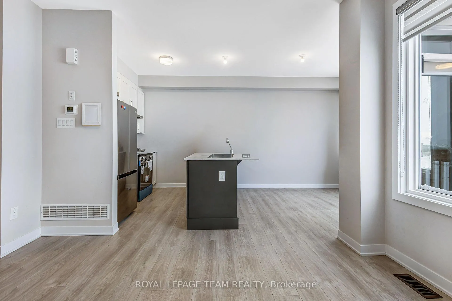 Photo 10 of 819 Andesite Terrace, Ottawa, Barrhaven - Half Moon Bay — HOMEH