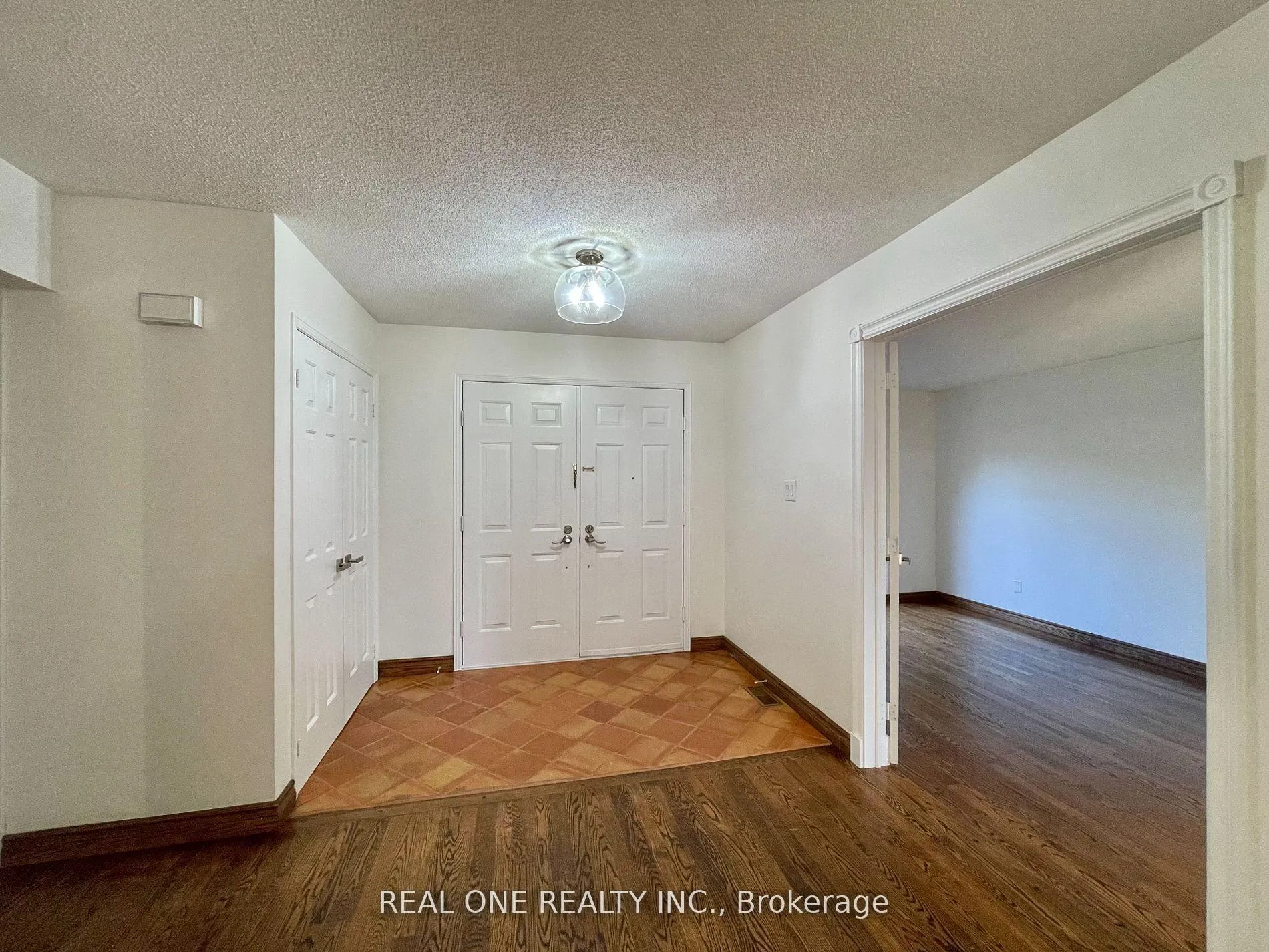 Photo 4 of 2 Heathmore Court, Markham, Unionville — HOMEH