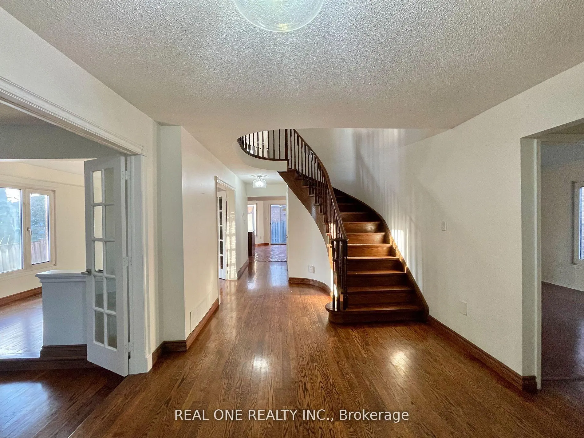 Photo 11 of 2 Heathmore Court, Markham, Unionville — HOMEH