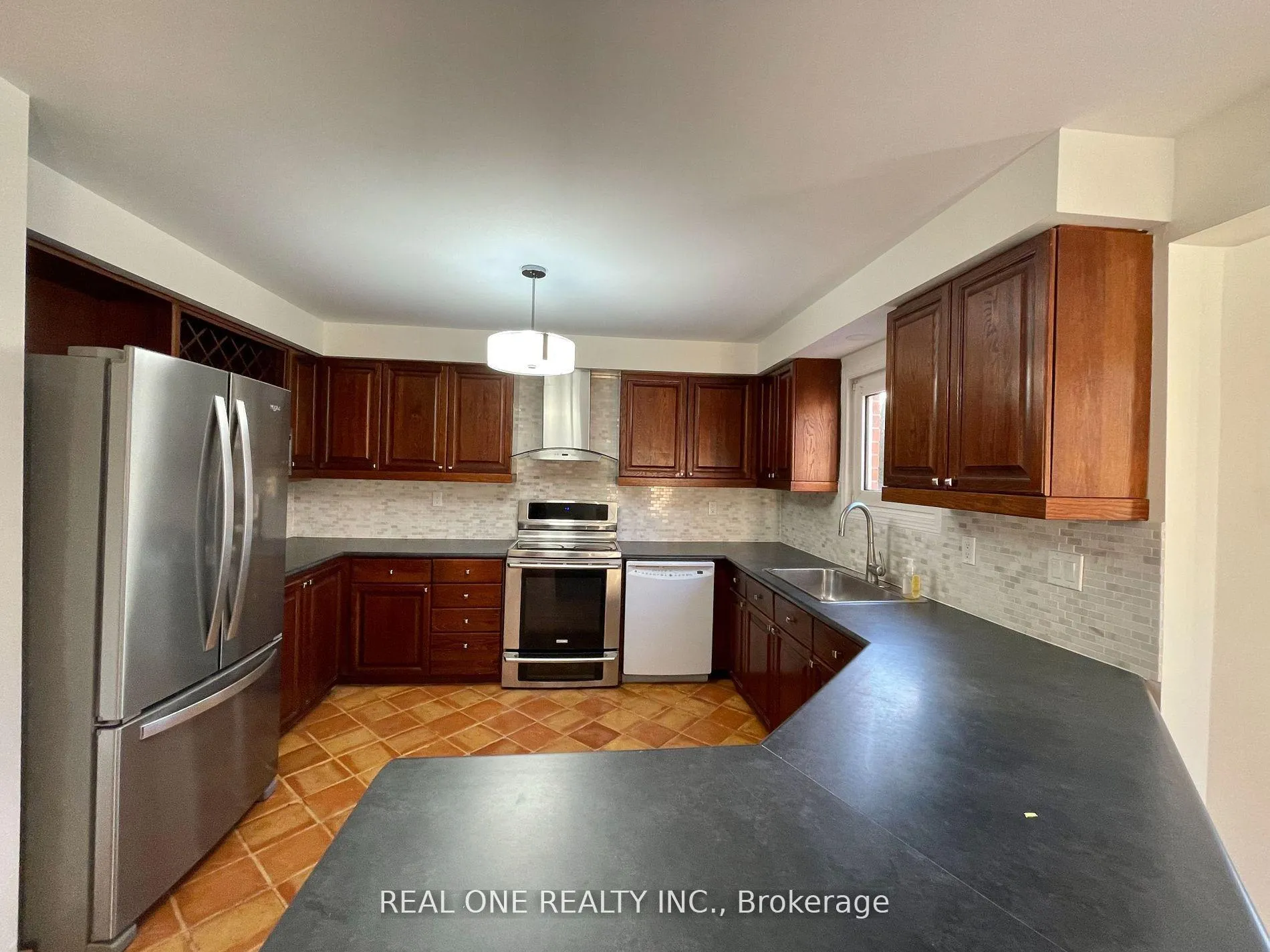 Photo 16 of 2 Heathmore Court, Markham, Unionville — HOMEH