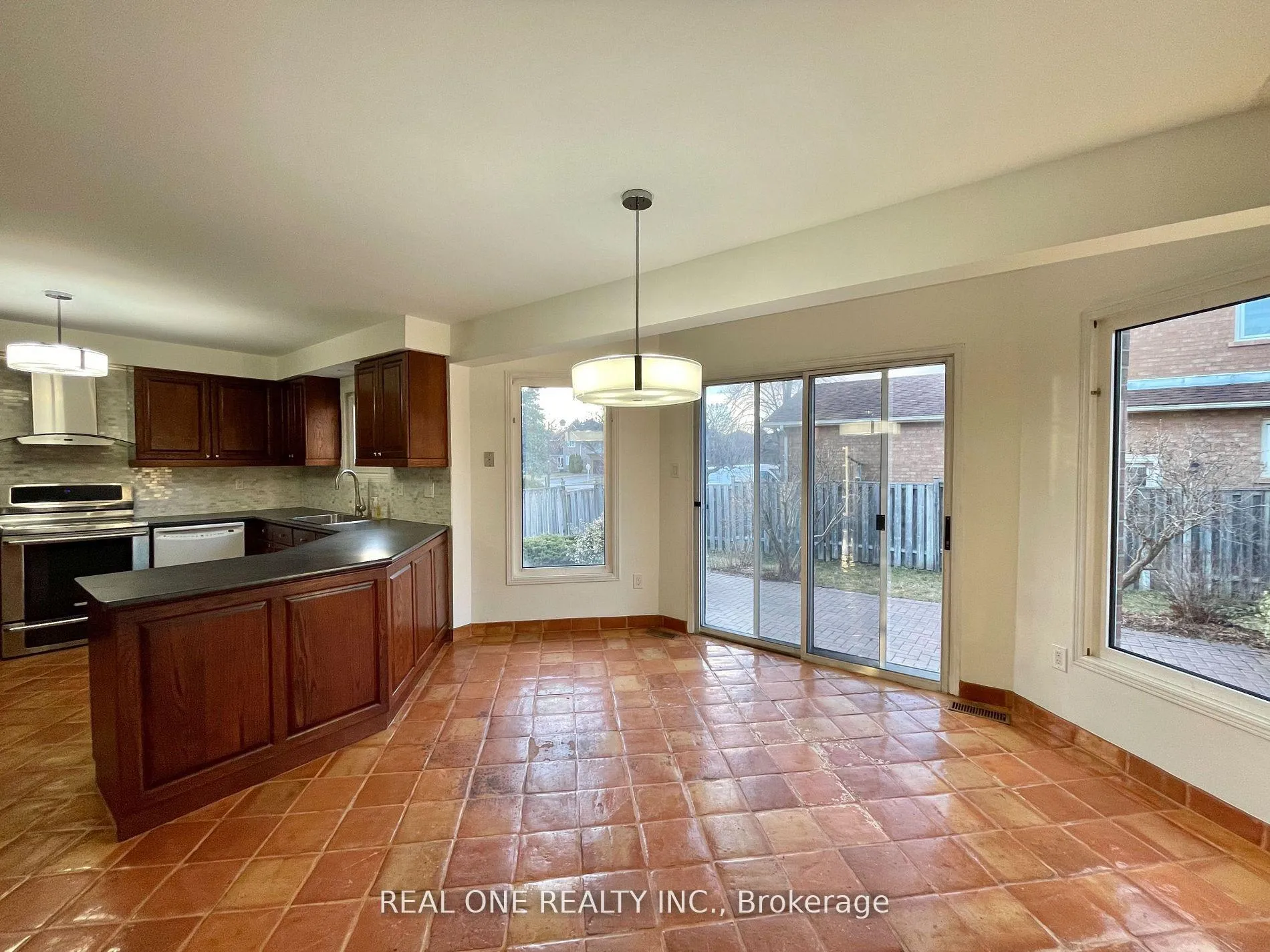 Photo 17 of 2 Heathmore Court, Markham, Unionville — HOMEH