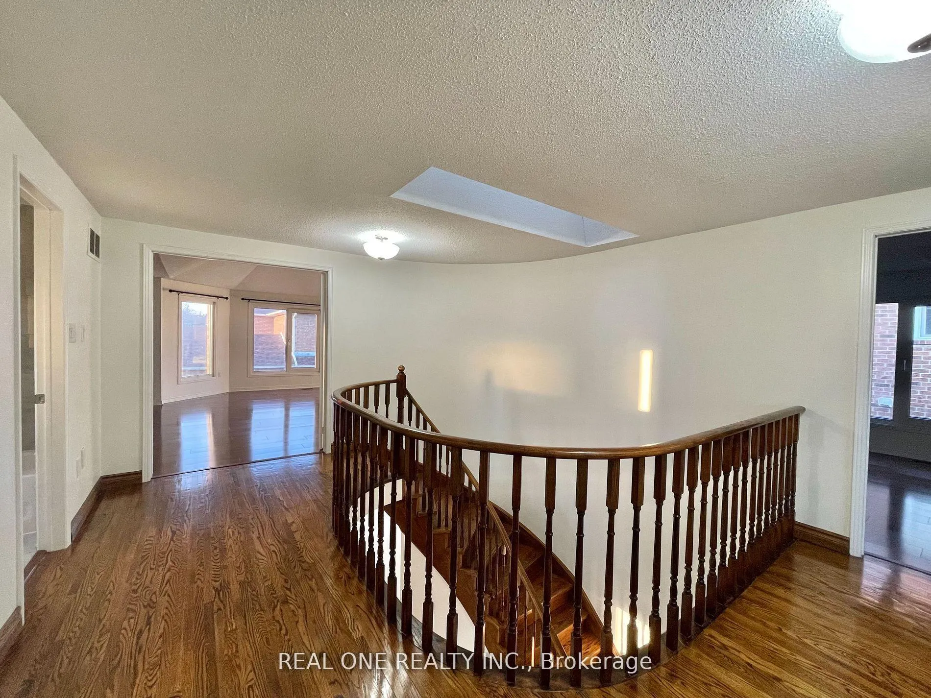 Photo 18 of 2 Heathmore Court, Markham, Unionville — HOMEH