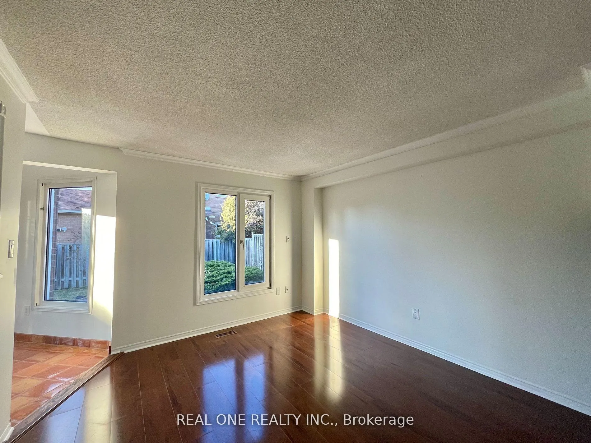 Photo 21 of 2 Heathmore Court, Markham, Unionville — HOMEH