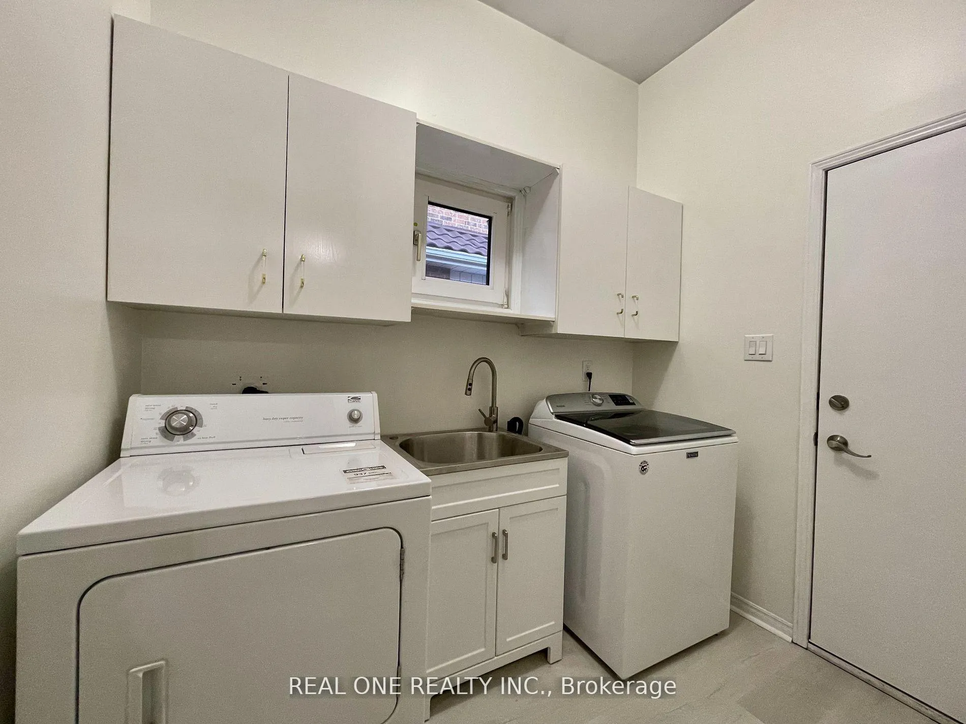 Photo 22 of 2 Heathmore Court, Markham, Unionville — HOMEH