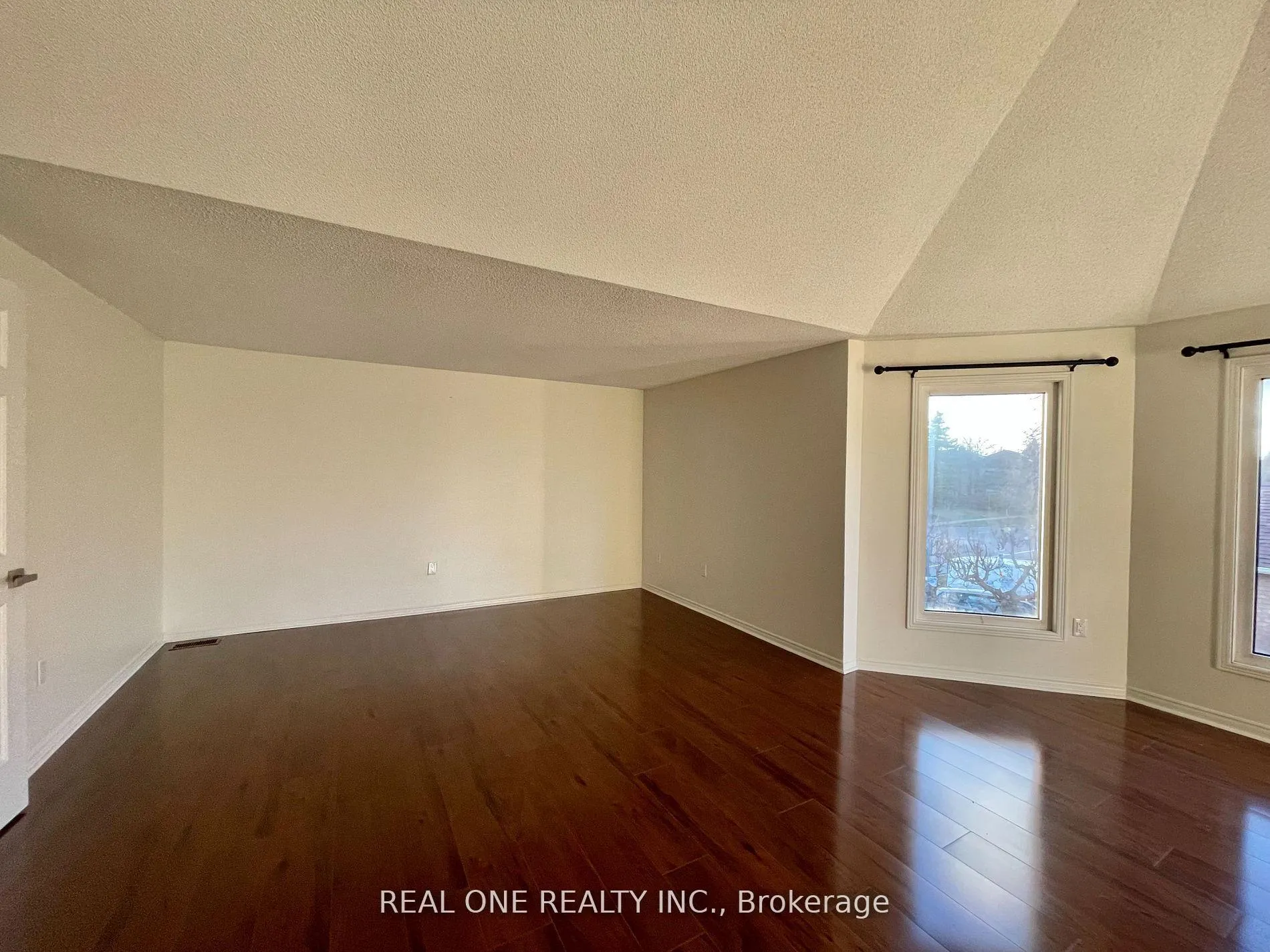 Photo 24 of 2 Heathmore Court, Markham, Unionville — HOMEH