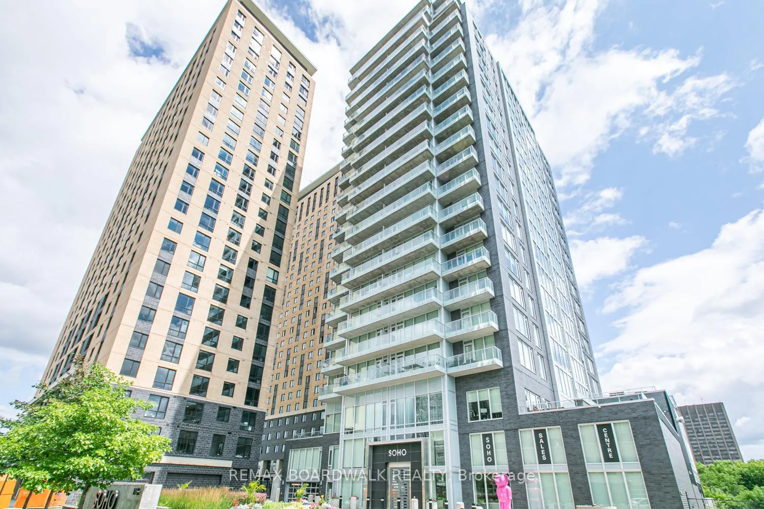 Front of Unit 1807, 111 Champagne Avenue S