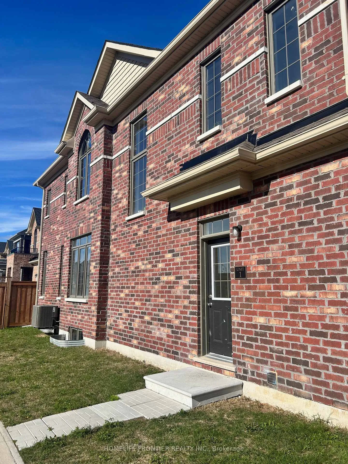 Photo 2 of Unit (Lower Level) Unit 1, 2 Valleybrook Road, Barrie, Innis-Shore — HOMEH