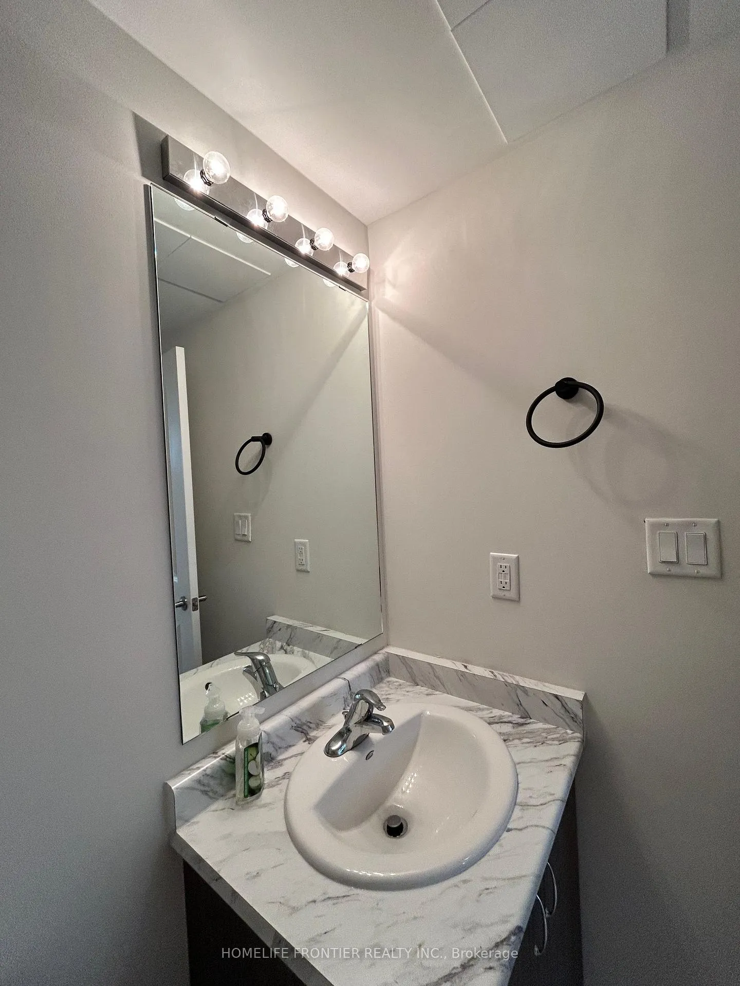 Photo 15 of Unit (Lower Level) Unit 1, 2 Valleybrook Road, Barrie, Innis-Shore — HOMEH