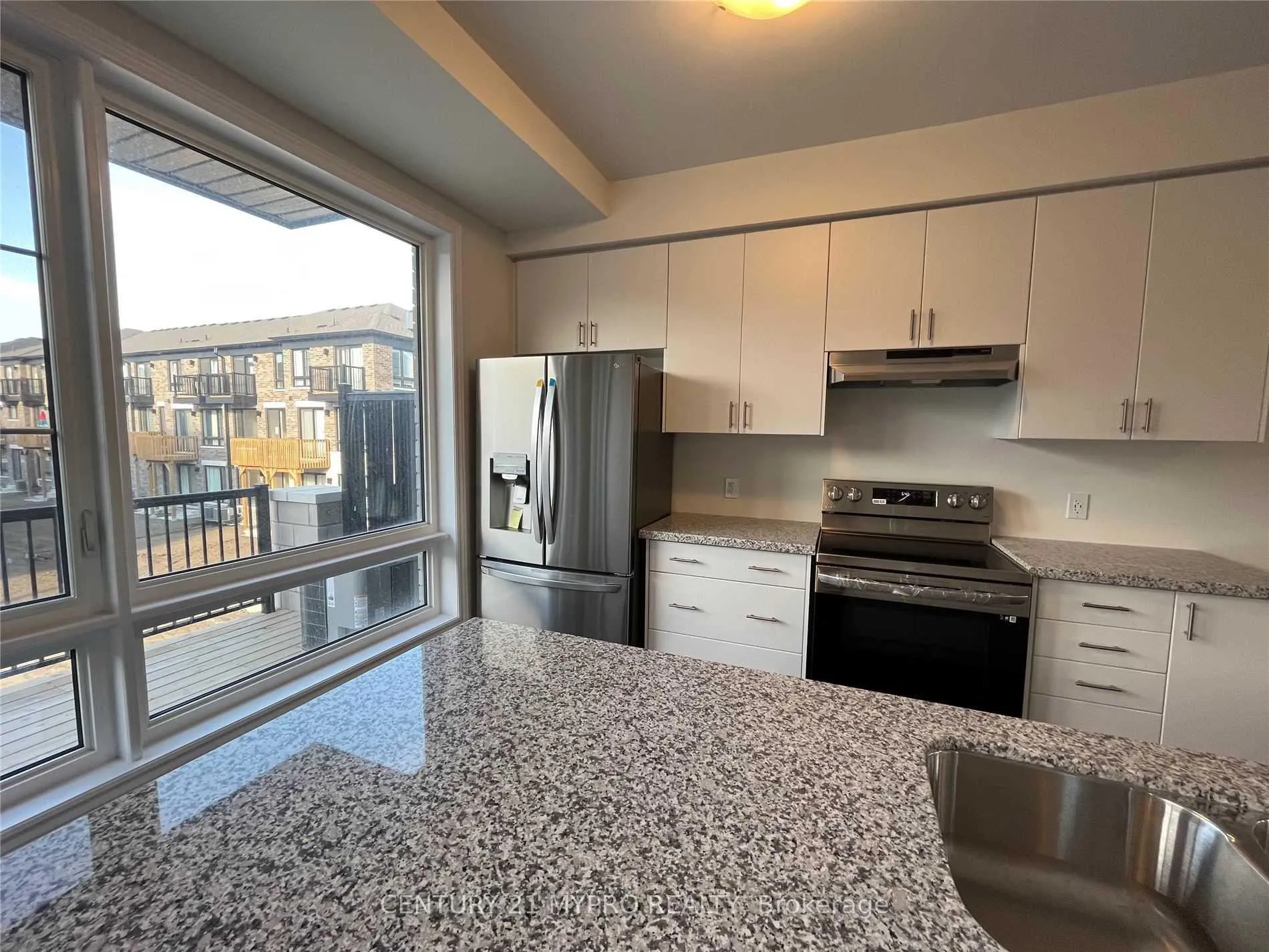 Photo 5 of 278 Carnwith Drive E, Whitby, Brooklin — HOMEH