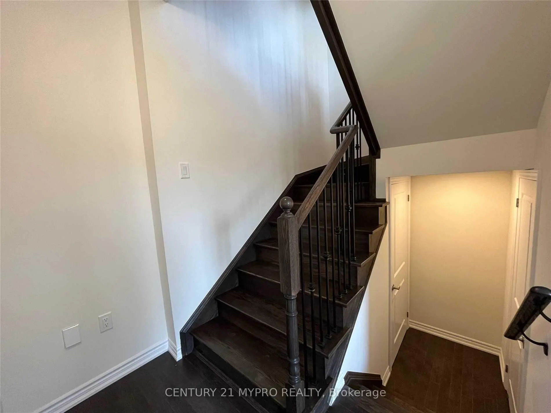 Photo 8 of 278 Carnwith Drive E, Whitby, Brooklin — HOMEH