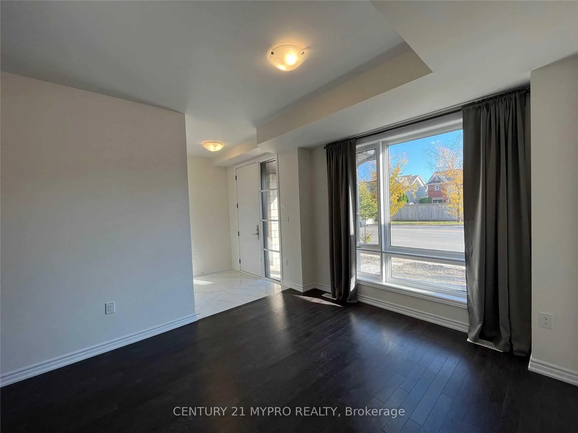 Photo 10 of 278 Carnwith Drive E, Whitby, Brooklin — HOMEH